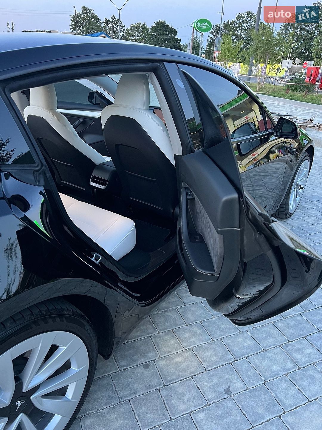 Tesla Model 3 2023 VIN 5YJ3E1EB5PF603360 фото оголошення 15 з 42