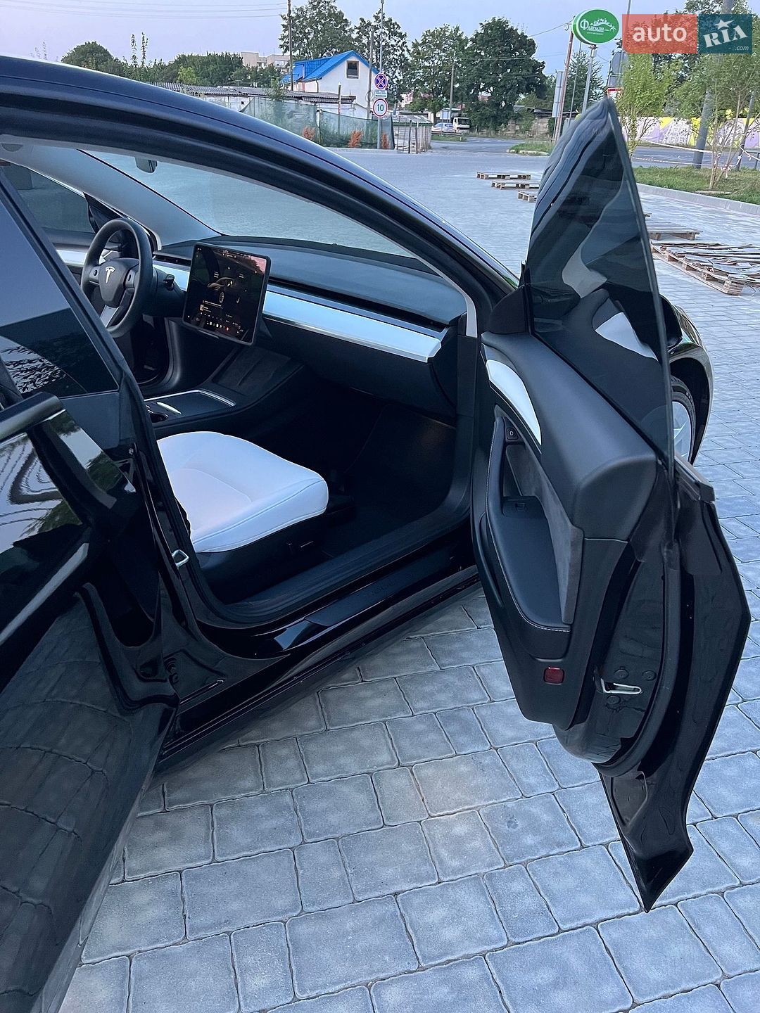 Tesla Model 3 2023 VIN 5YJ3E1EB5PF603360 фото оголошення 16 з 42