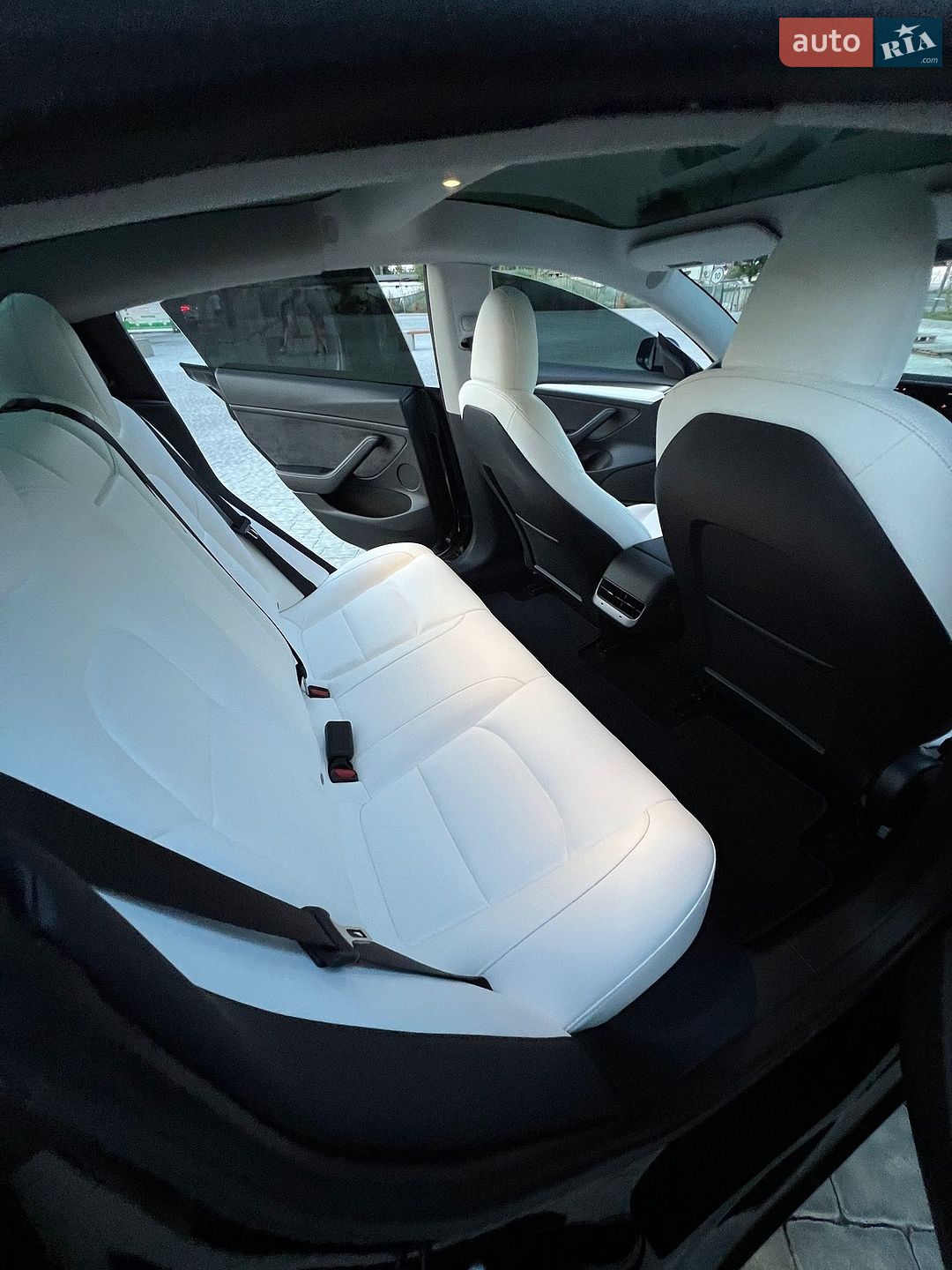 Tesla Model 3 2023 VIN 5YJ3E1EB5PF603360 фото оголошення 18 з 42