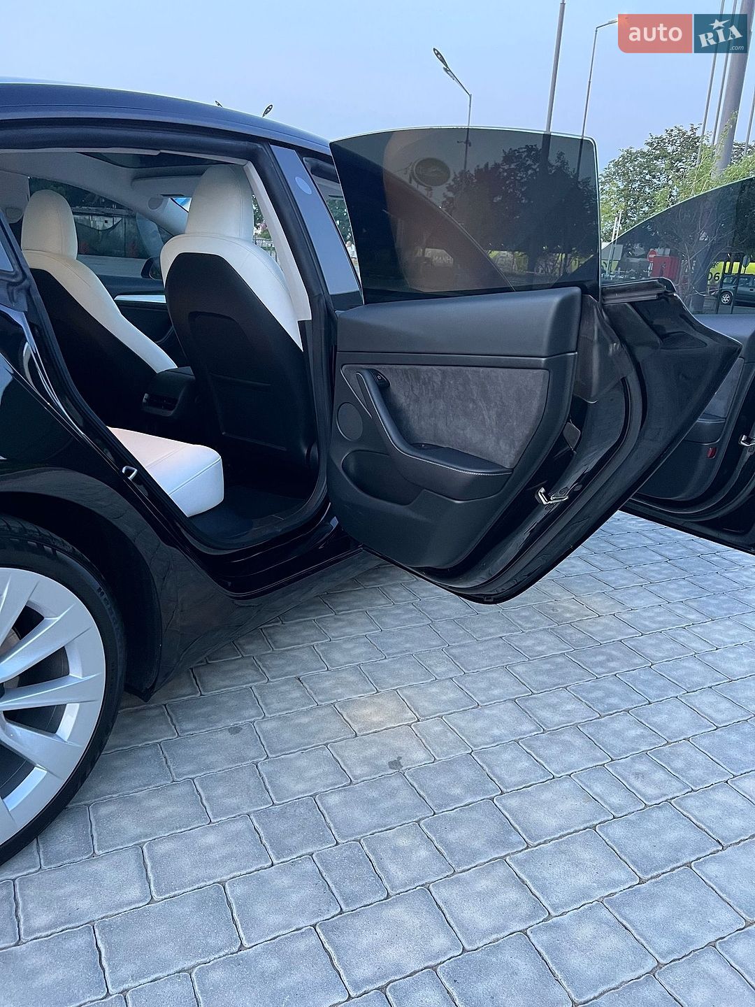 Tesla Model 3 2023 VIN 5YJ3E1EB5PF603360 фото оголошення 24 з 42