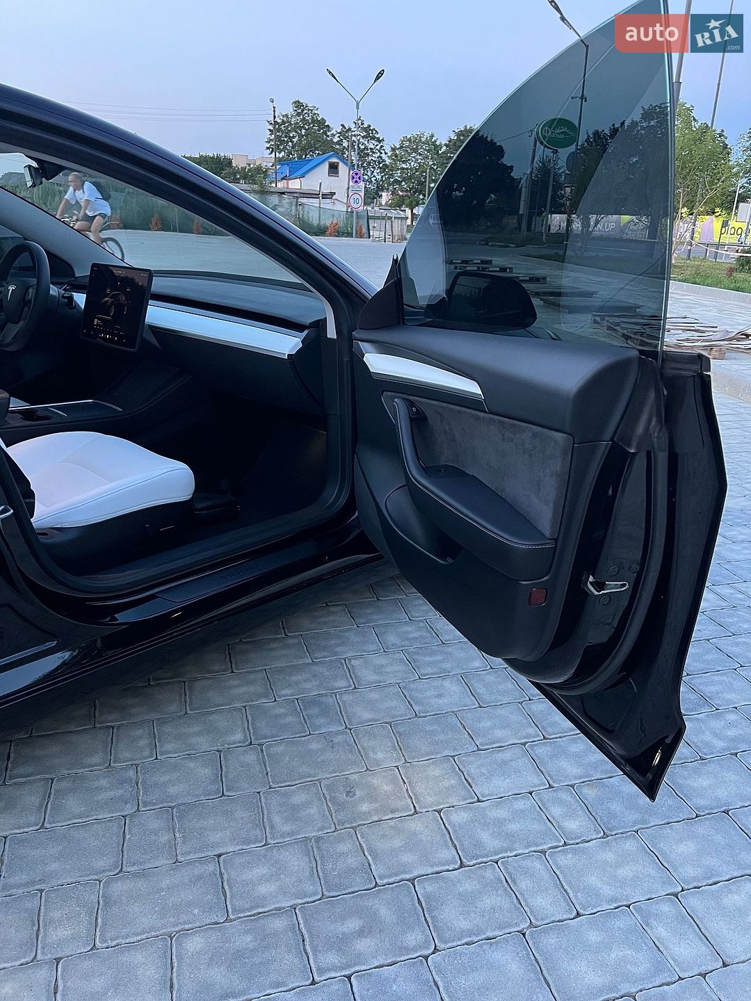 Tesla Model 3 2023 VIN 5YJ3E1EB5PF603360 фото оголошення 25 з 42