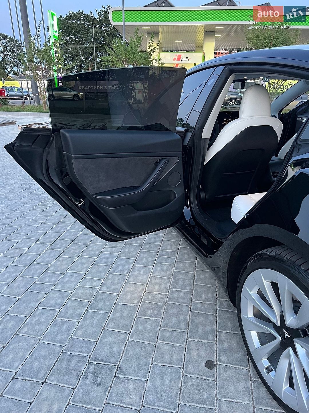 Tesla Model 3 2023 VIN 5YJ3E1EB5PF603360 фото оголошення 26 з 42
