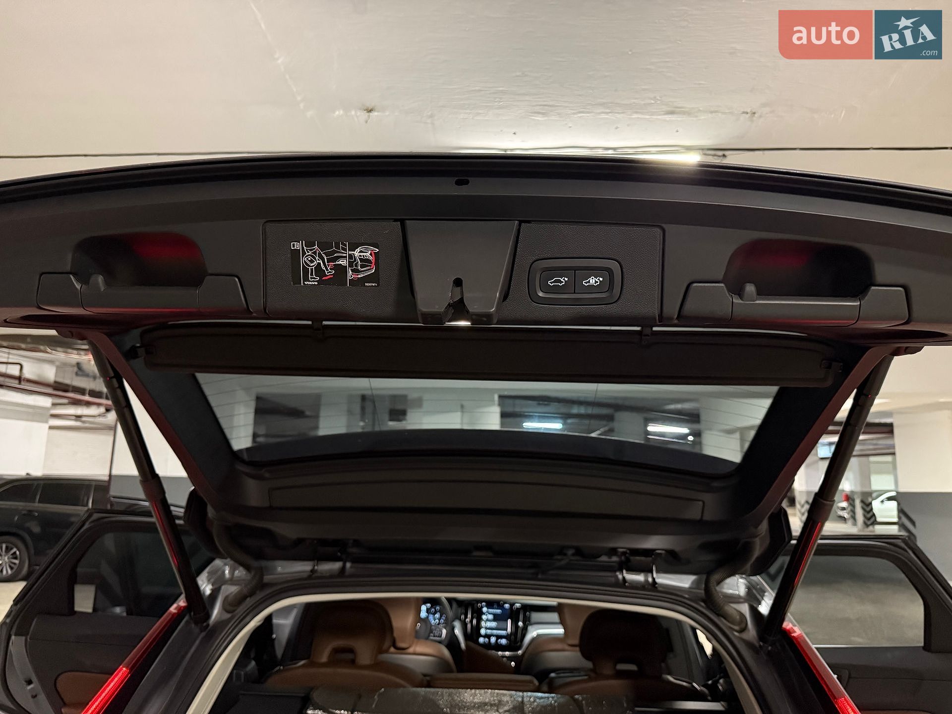 Volvo XC60 2019 VIN YV1UZK5VCL1465101 фото оголошення 10 з 29