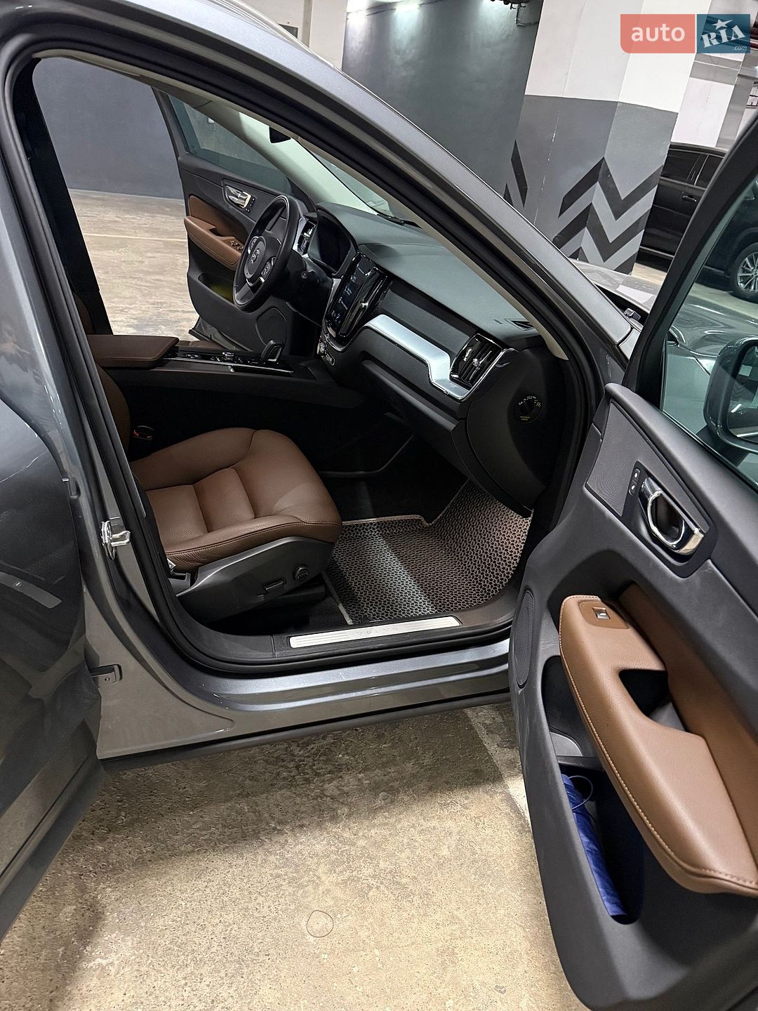 Volvo XC60 2019 VIN YV1UZK5VCL1465101 фото оголошення 13 з 29