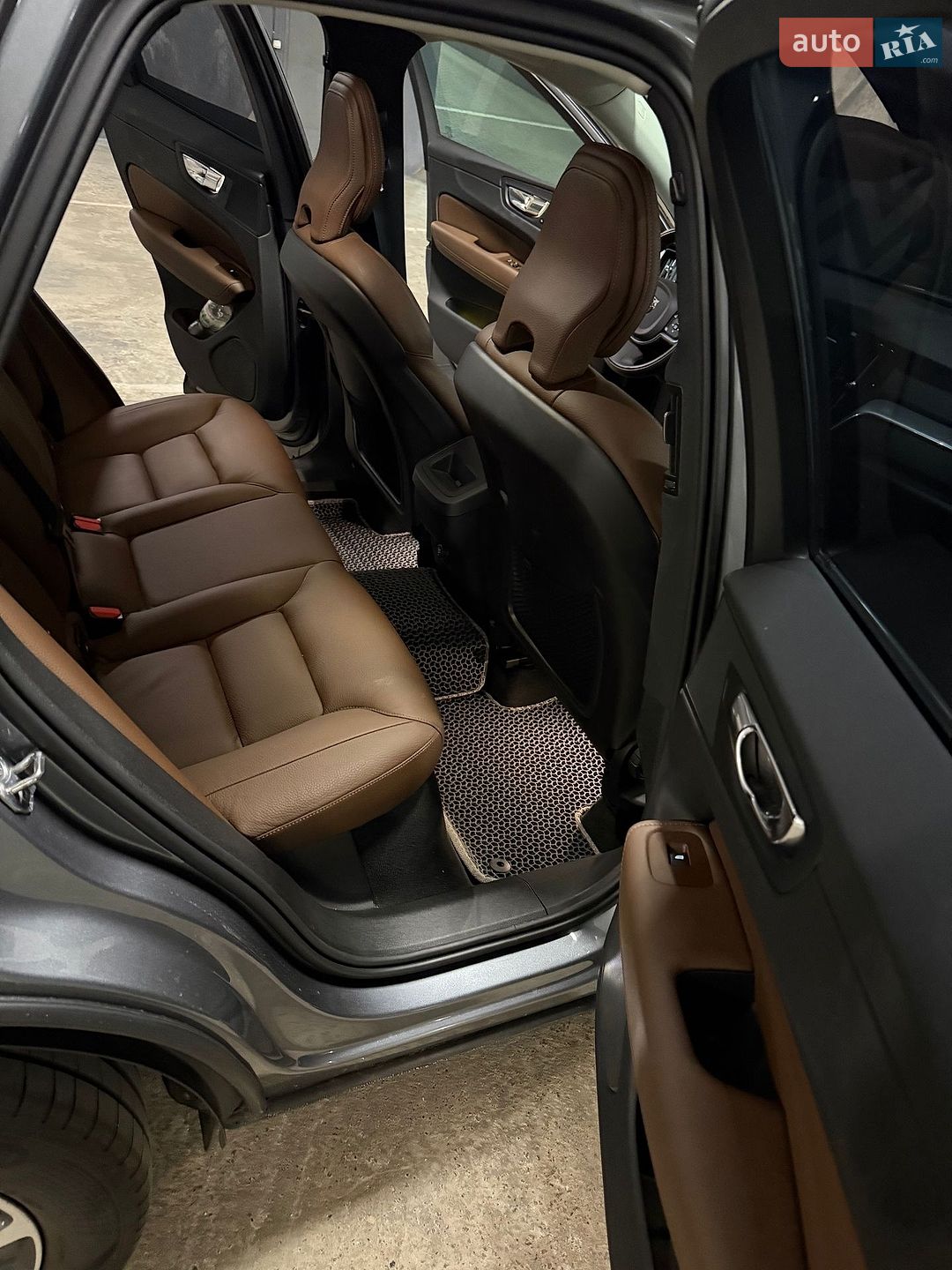 Volvo XC60 2019 VIN YV1UZK5VCL1465101 фото оголошення 14 з 29