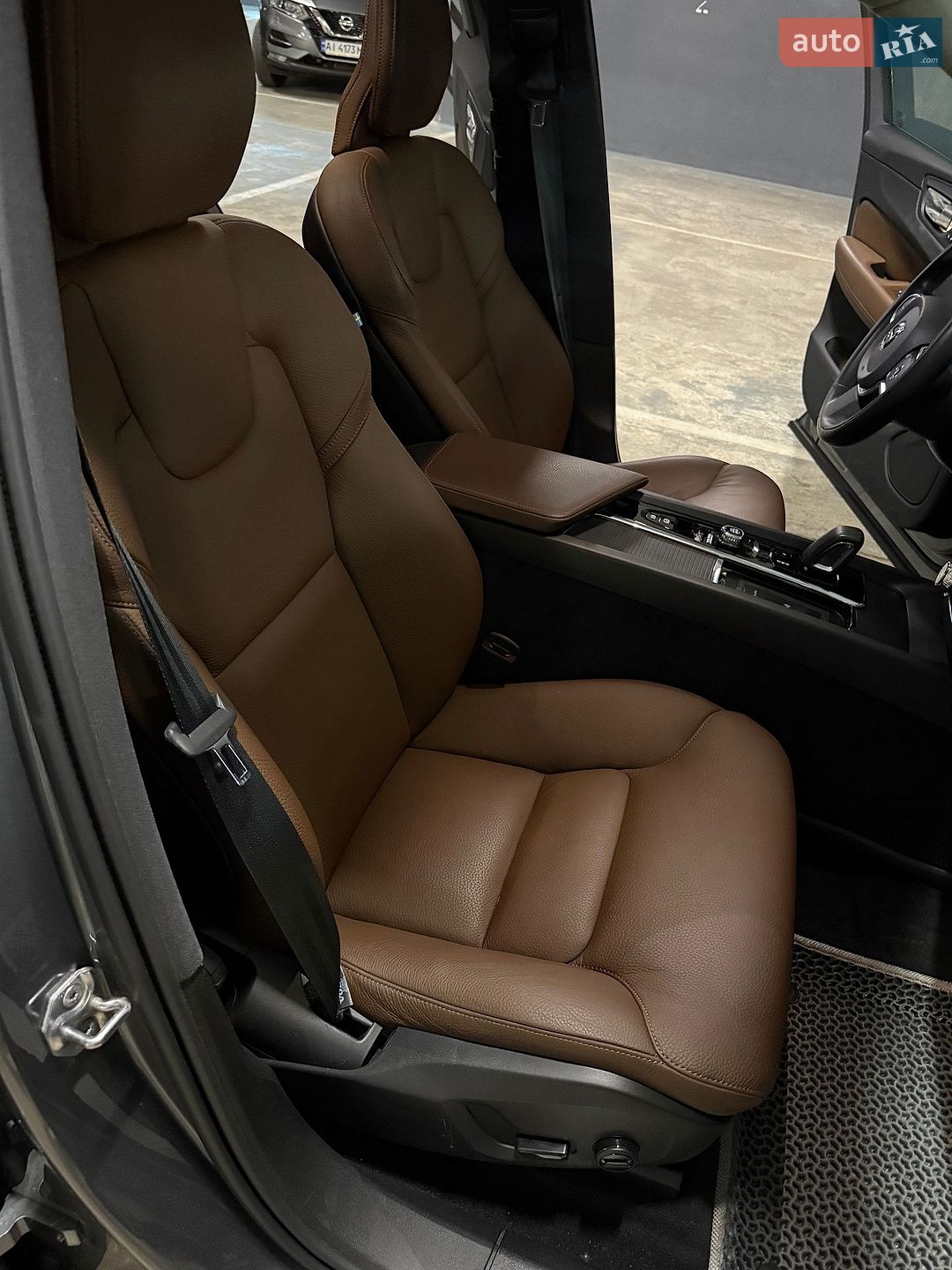 Volvo XC60 2019 VIN YV1UZK5VCL1465101 фото оголошення 15 з 29