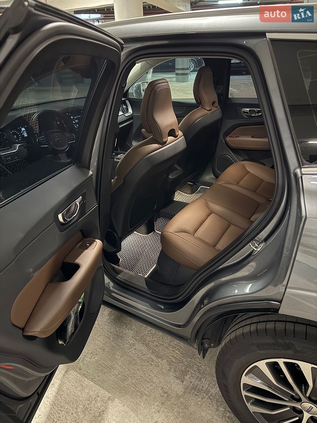 Volvo XC60 2019 VIN YV1UZK5VCL1465101 фото оголошення 16 з 29