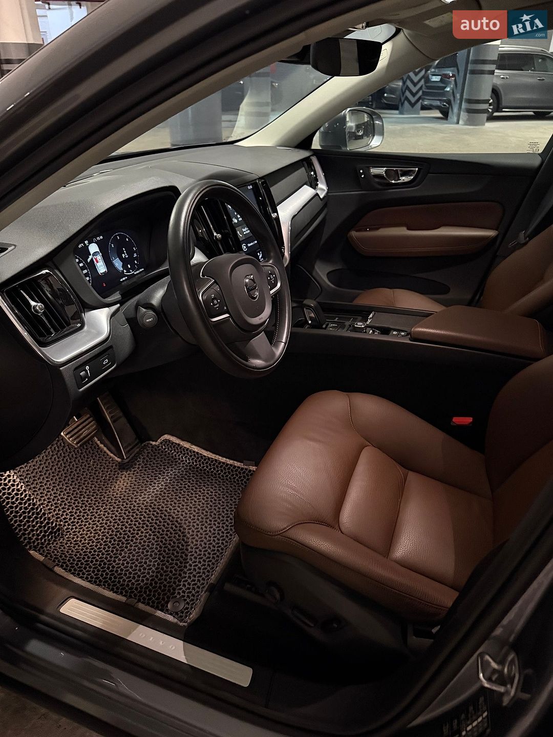 Volvo XC60 2019 VIN YV1UZK5VCL1465101 фото оголошення 18 з 29