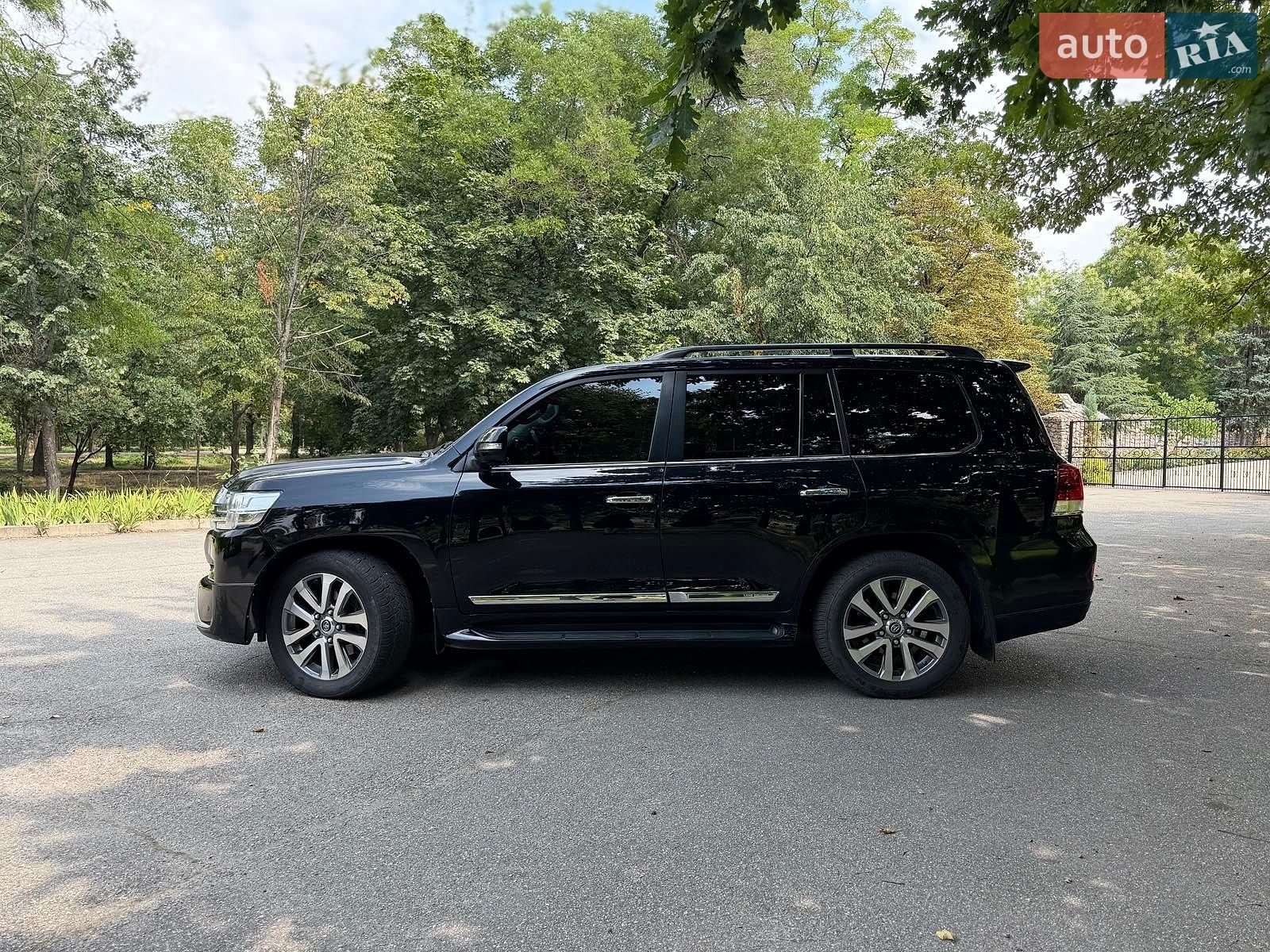 Toyota Land Cruiser 2018 VIN JTMCV02J504245258 фото оголошення 4 з 30