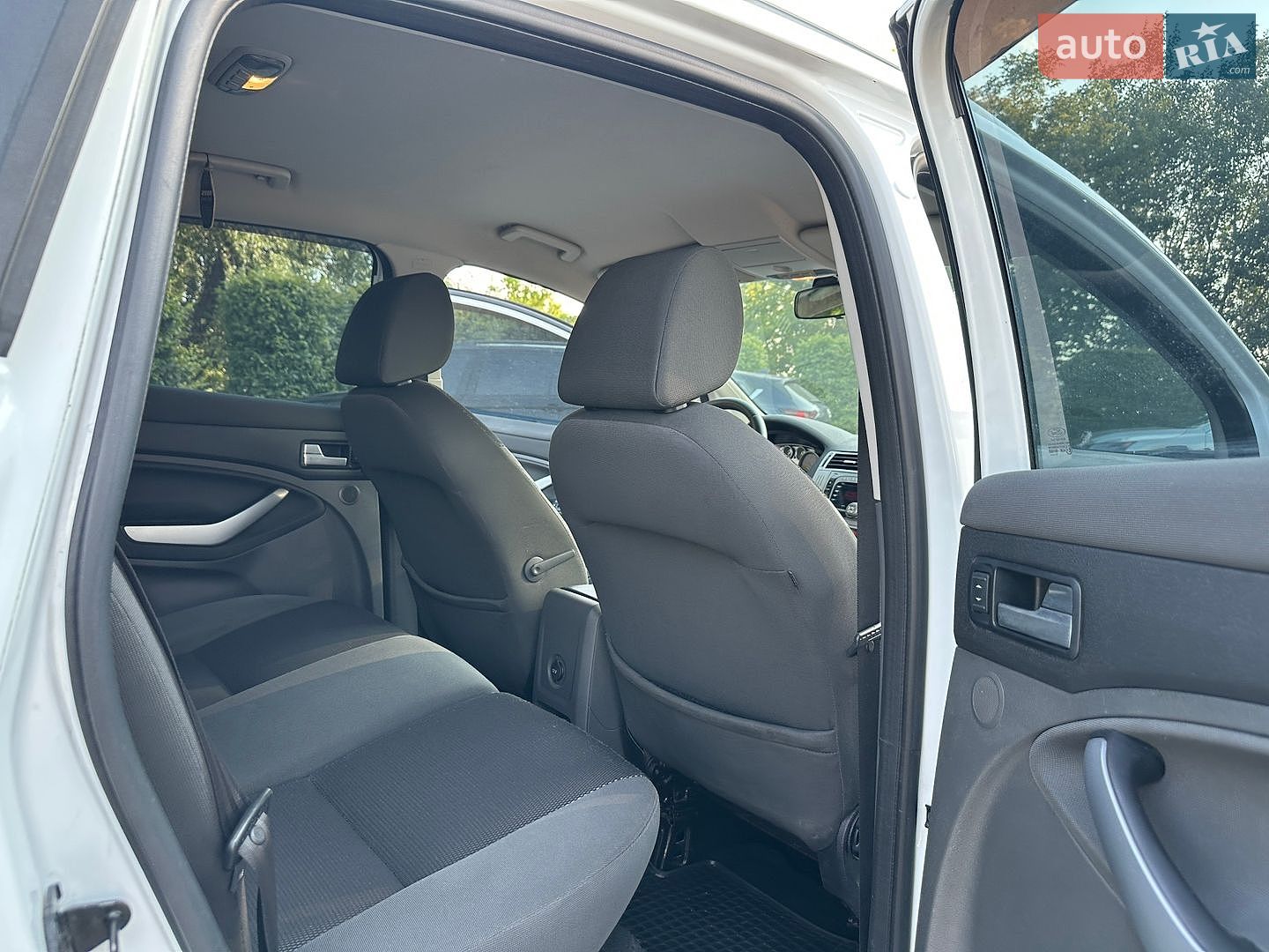 Ford Kuga 2011 VIN WF0RXXGCDRBJ08044 фото оголошення 19 з 38
