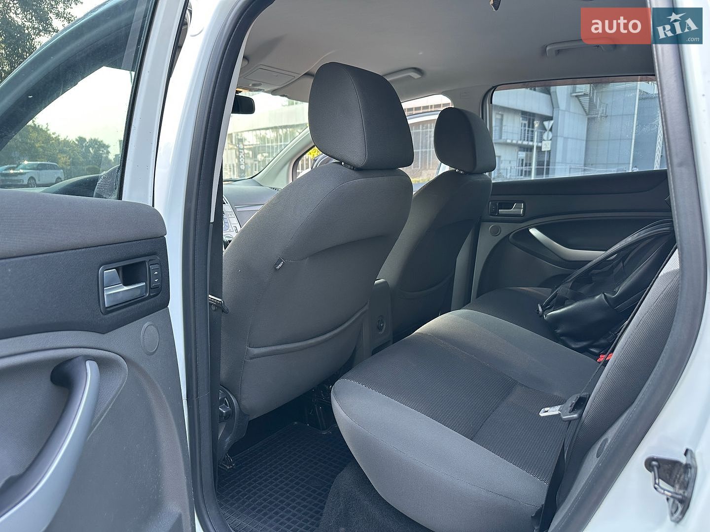 Ford Kuga 2011 VIN WF0RXXGCDRBJ08044 фото оголошення 28 з 38