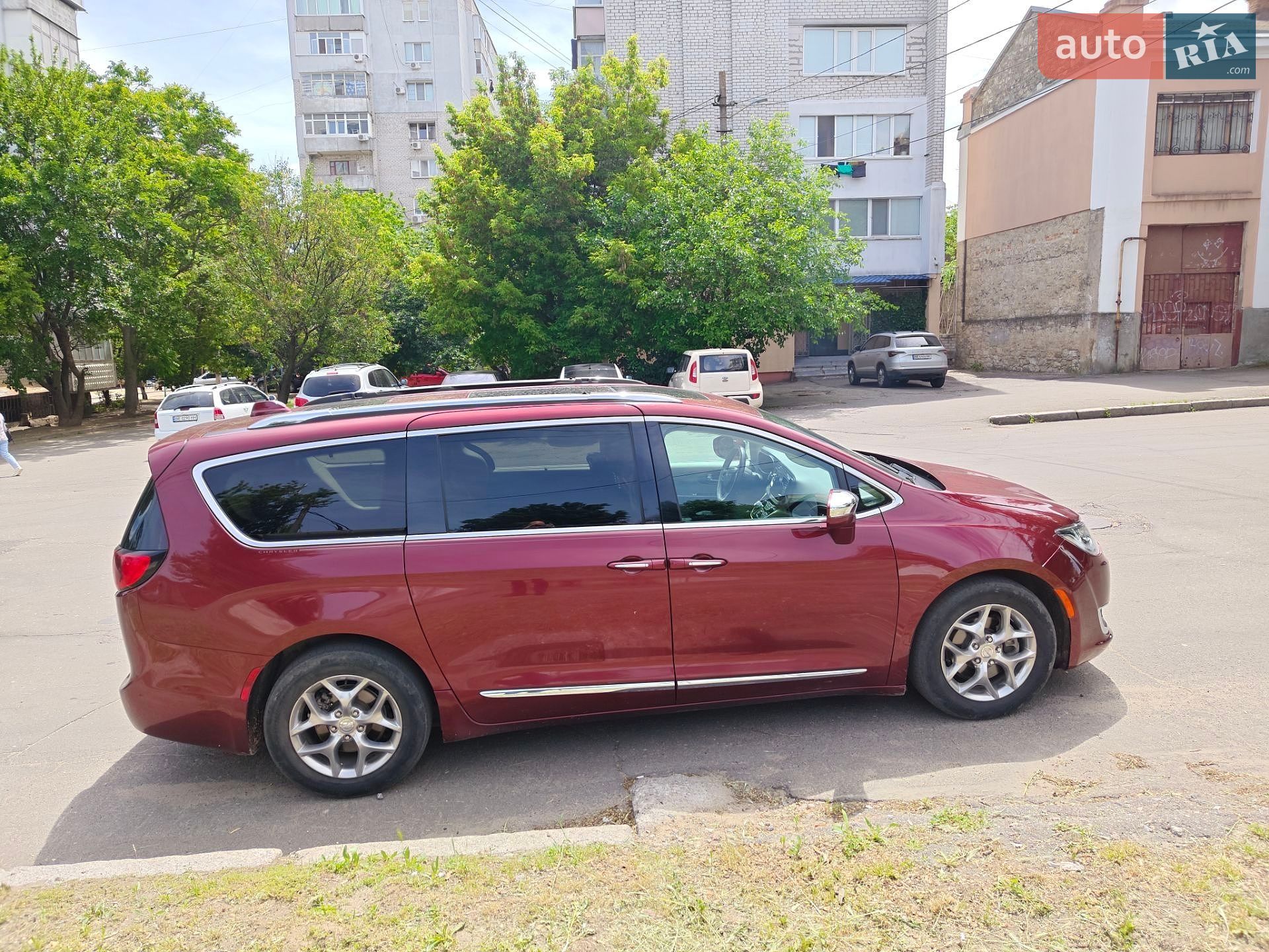 Chrysler Pacifica 2018 VIN 2C4RC1GG4JR232793 фото оголошення 2 з 18