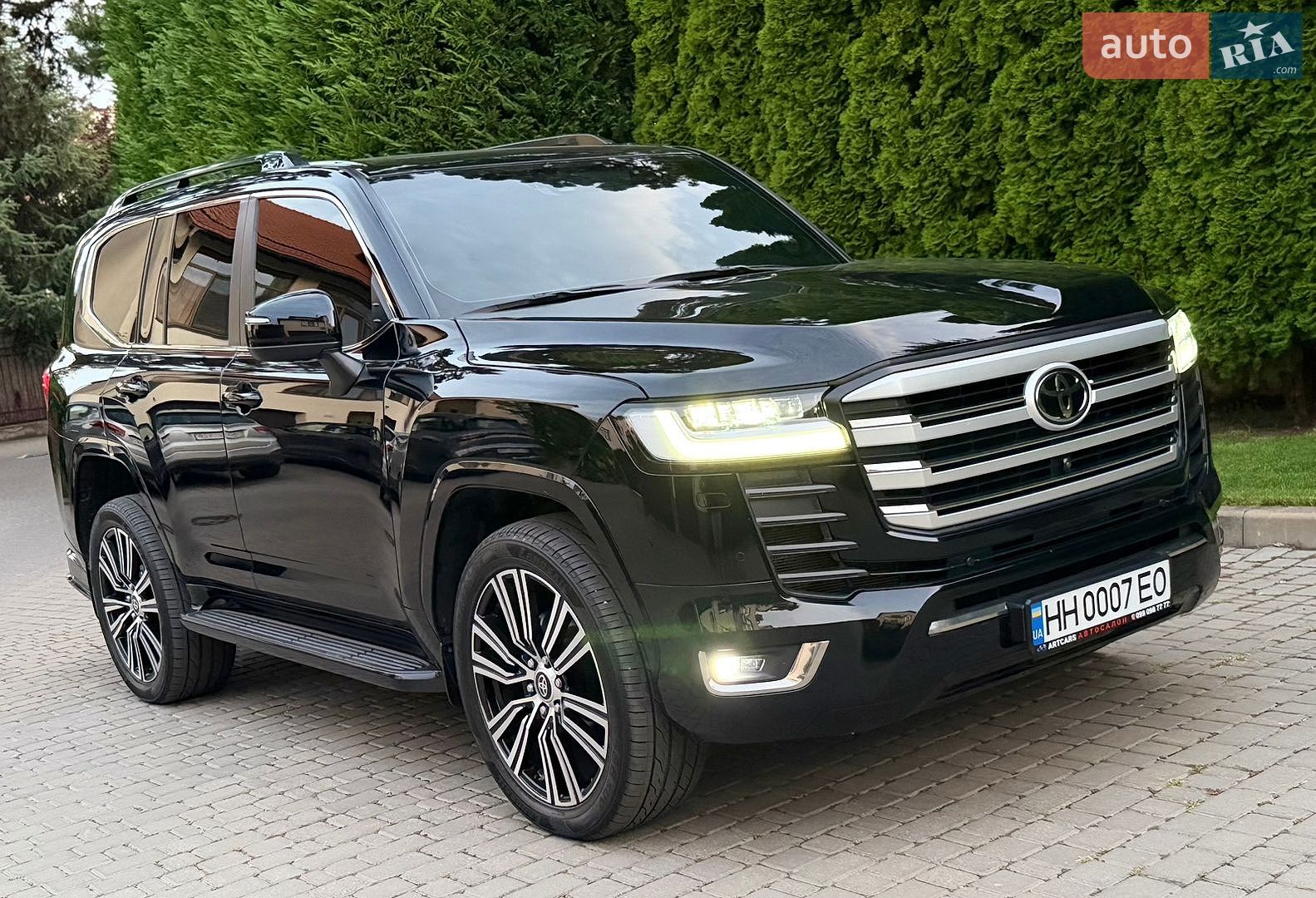 Toyota Land Cruiser 2023 VIN JTMAAABJ604042114 фото оголошення 2 з 23