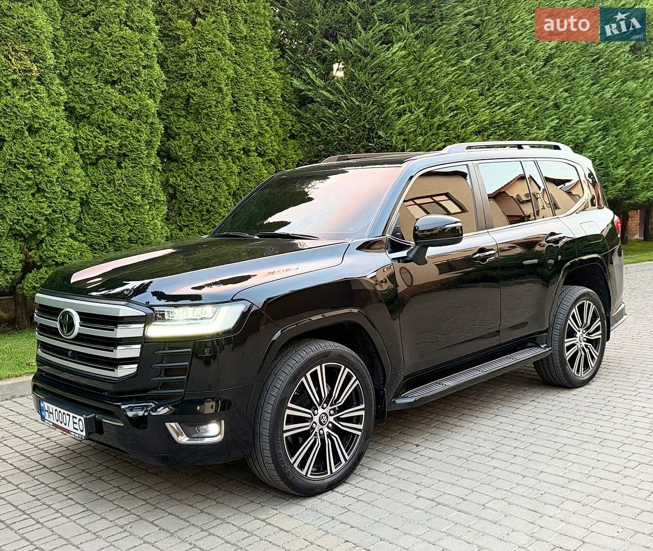 Toyota Land Cruiser 2023 VIN JTMAAABJ604042114 фото оголошення 3 з 23