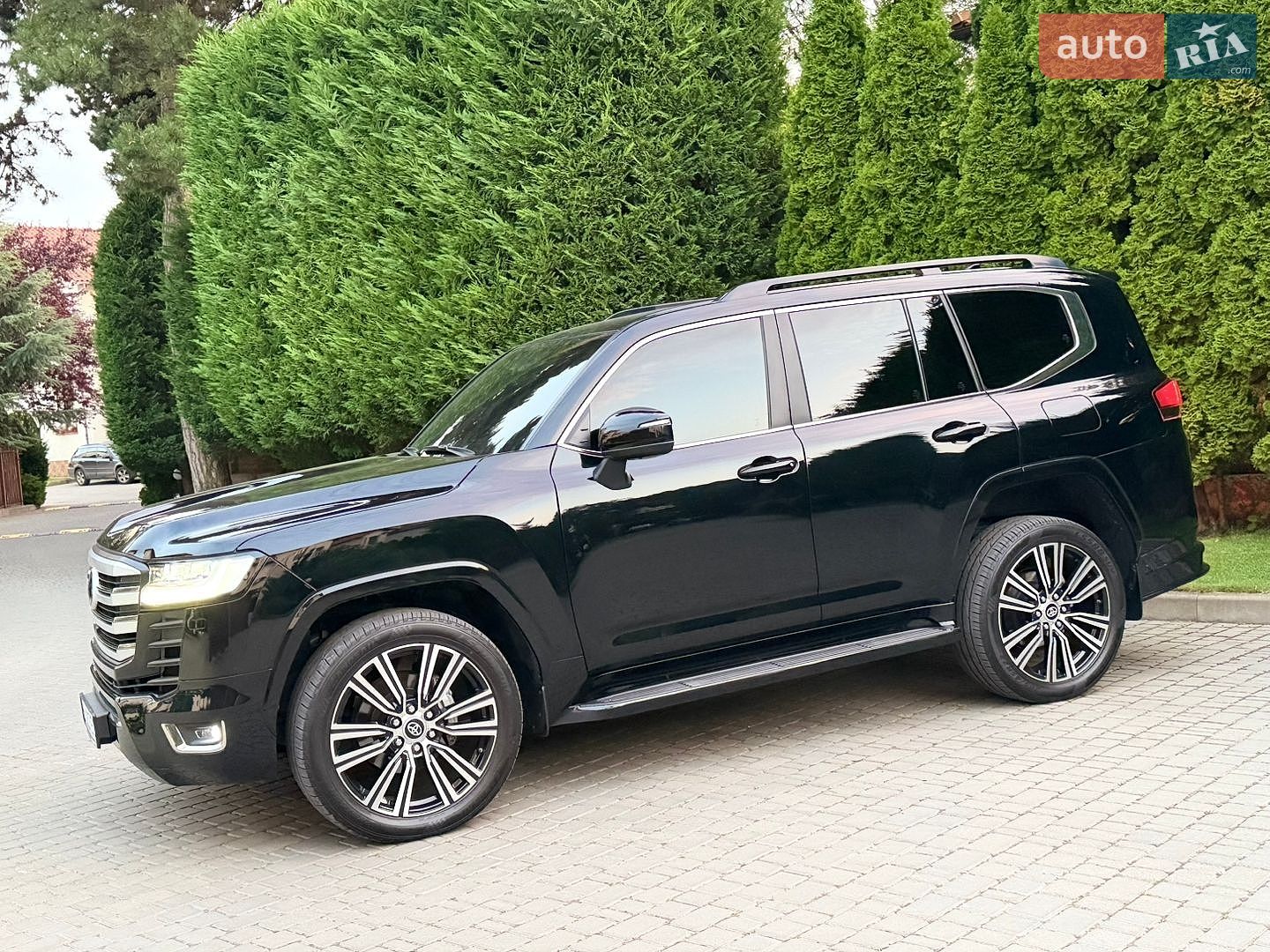 Toyota Land Cruiser 2023 VIN JTMAAABJ604042114 фото оголошення 5 з 23