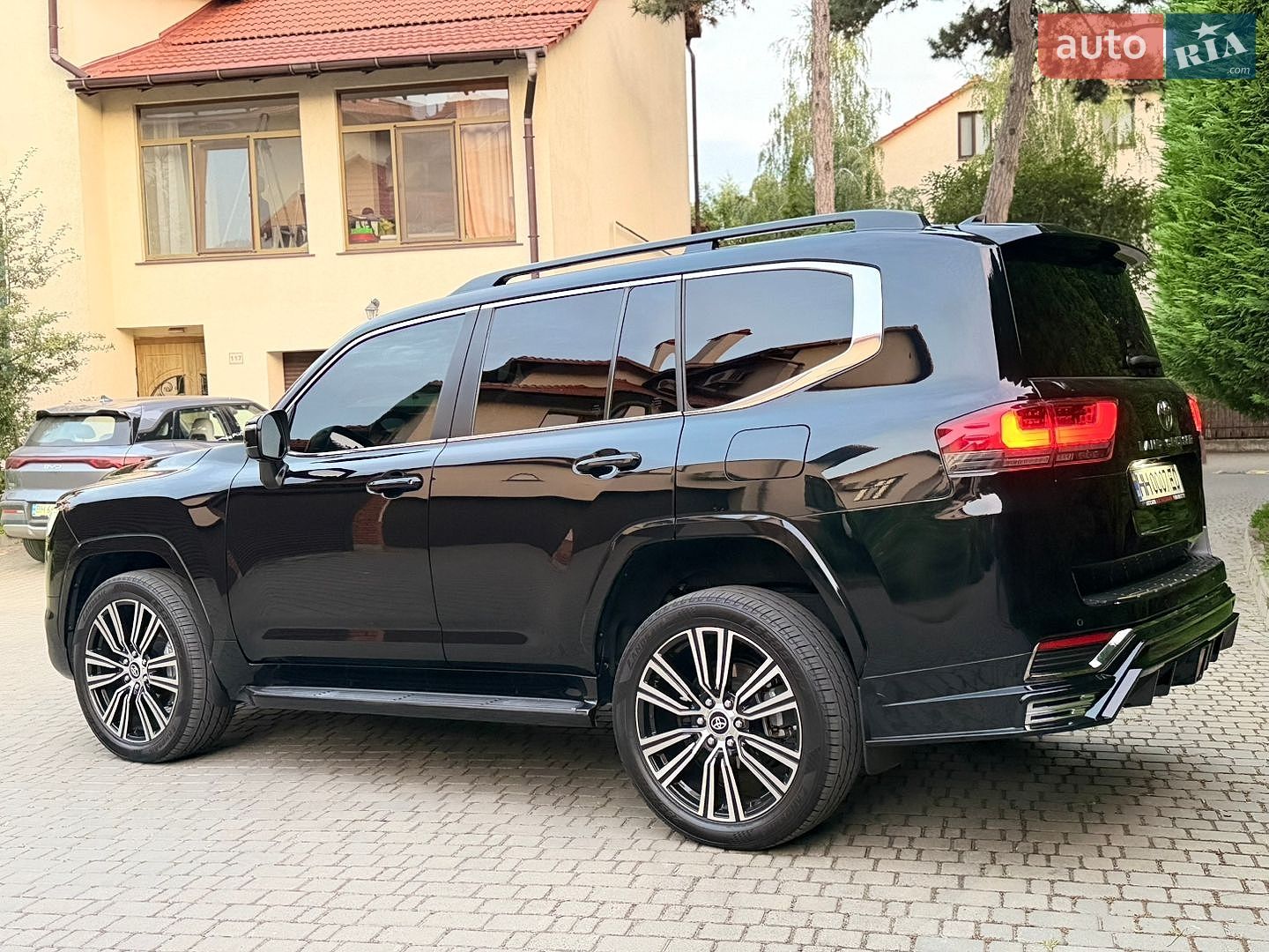 Toyota Land Cruiser 2023 VIN JTMAAABJ604042114 фото оголошення 9 з 23