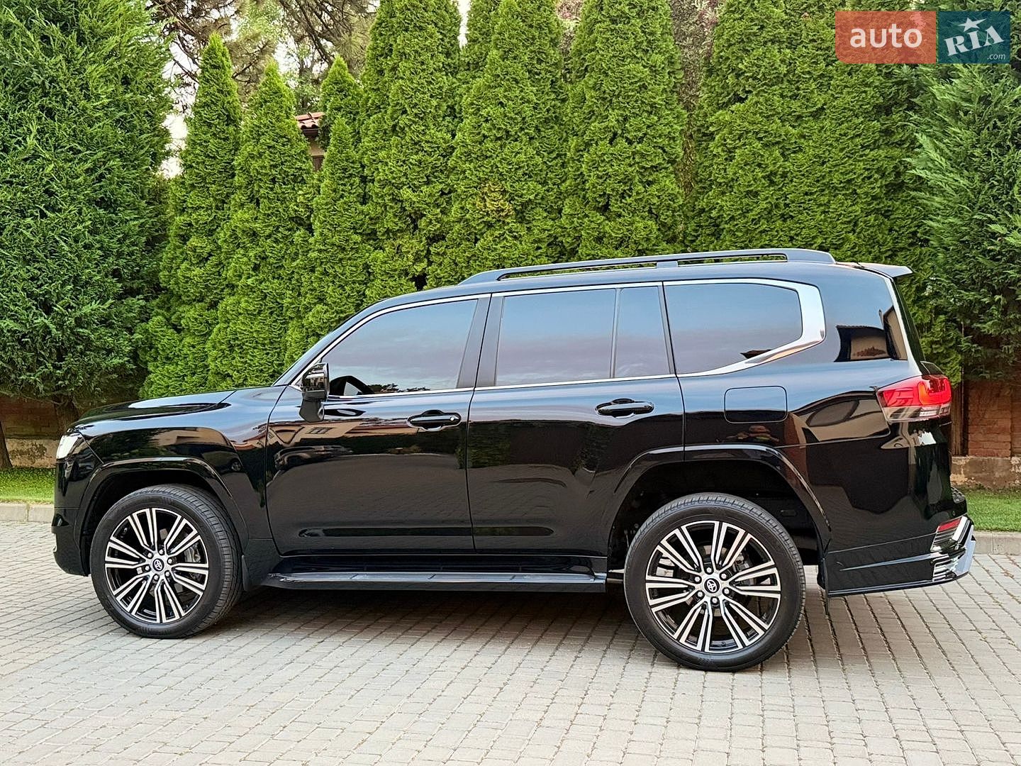 Toyota Land Cruiser 2023 VIN JTMAAABJ604042114 фото оголошення 10 з 23