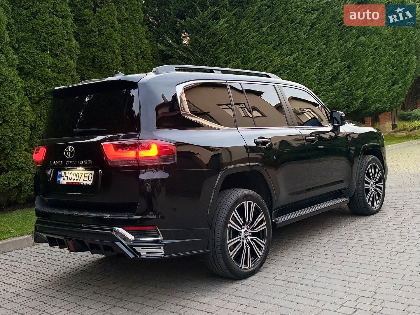 Toyota Land Cruiser 2023 VIN JTMAAABJ604042114 фото оголошення 12 з 23