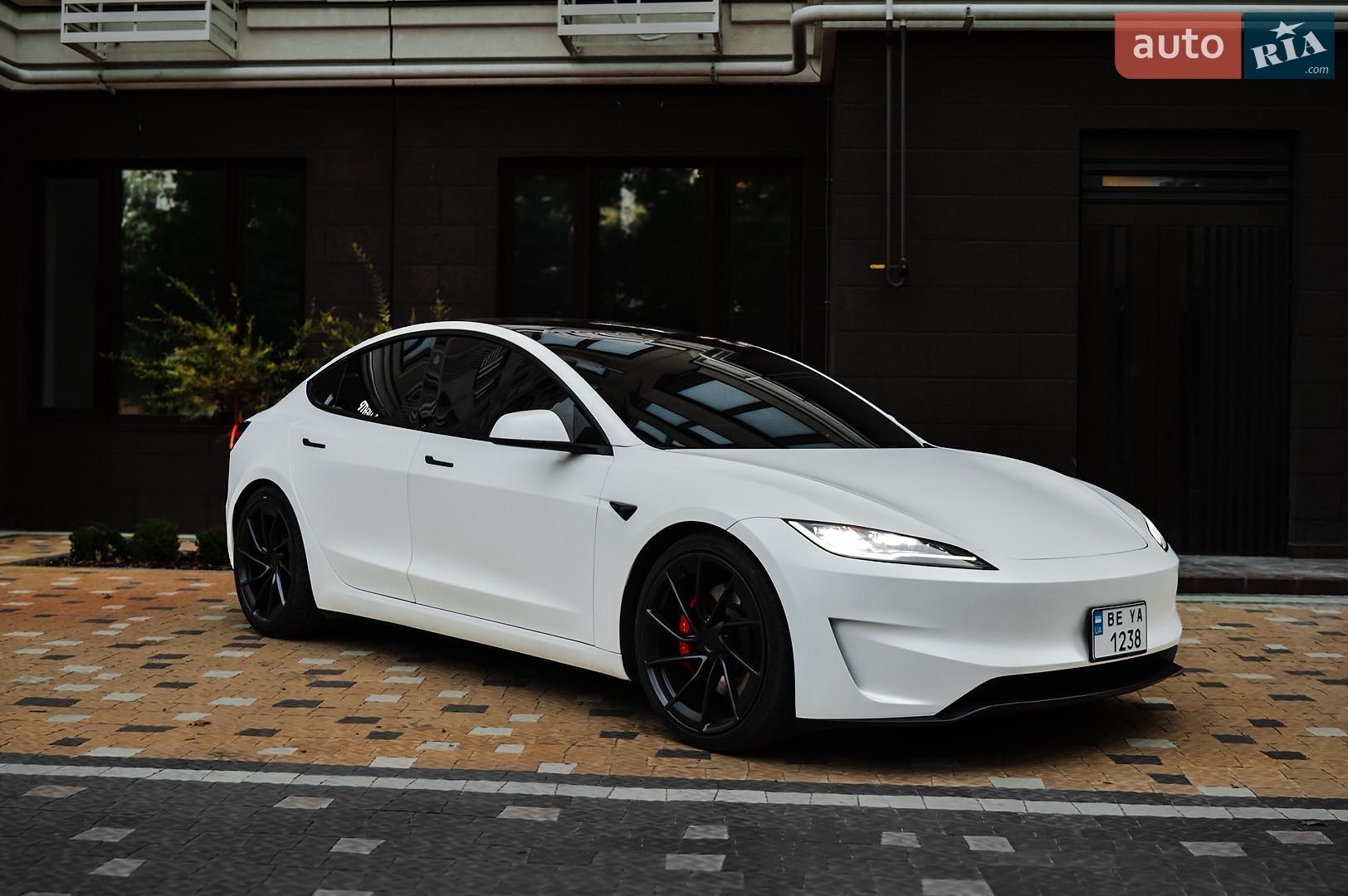 Tesla Model 3 2024 VIN 5YJ3E1ET6RF793245 фото оголошення 4 з 31