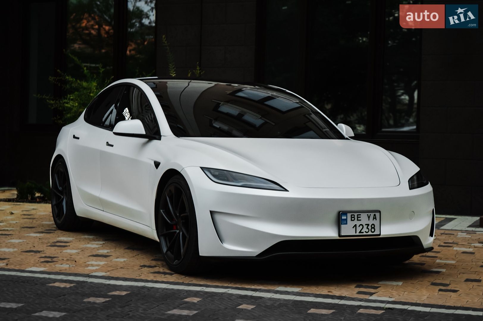 Tesla Model 3 2024 VIN 5YJ3E1ET6RF793245 фото оголошення 2 з 31