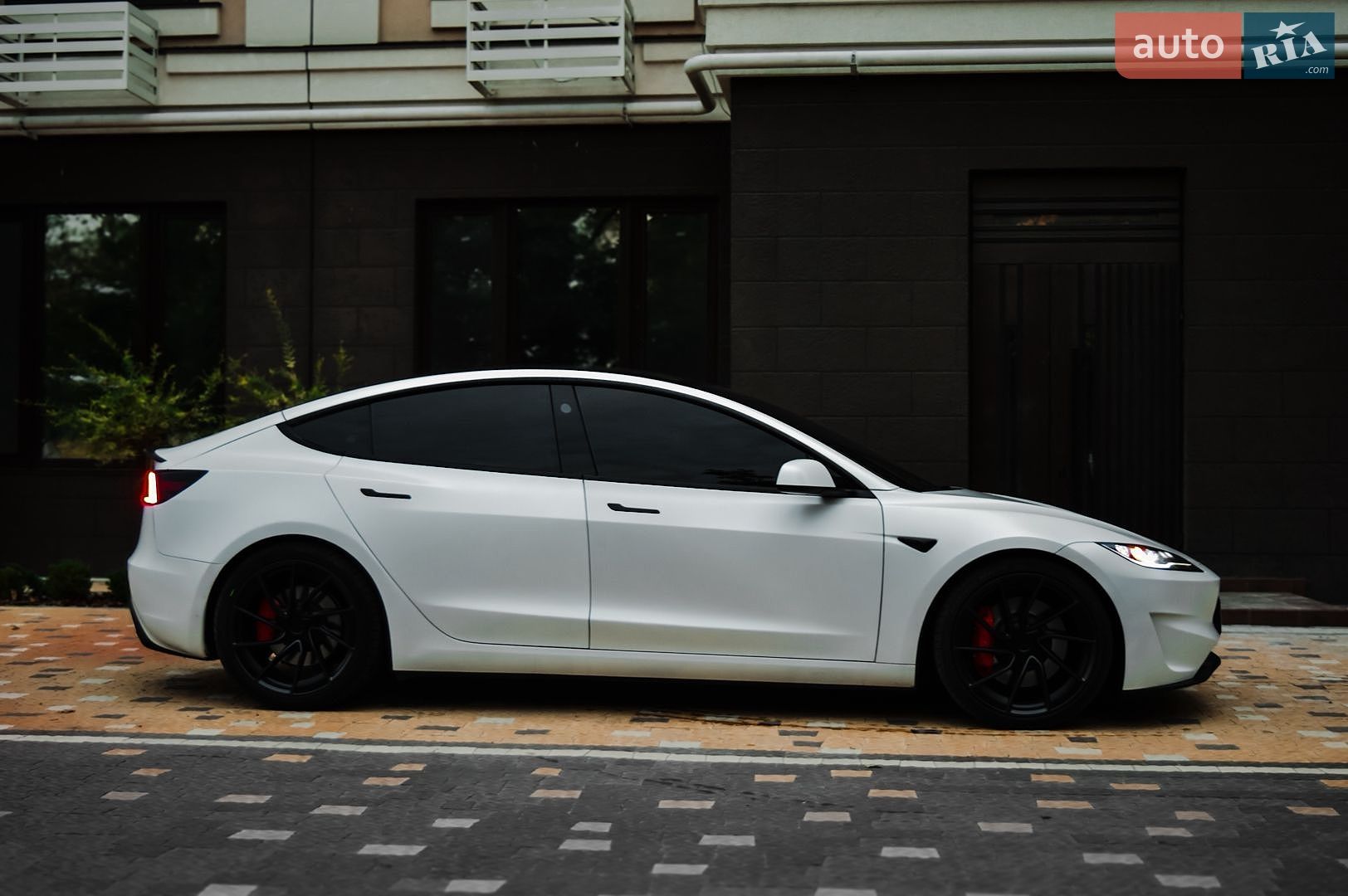 Tesla Model 3 2024 VIN 5YJ3E1ET6RF793245 фото оголошення 5 з 31