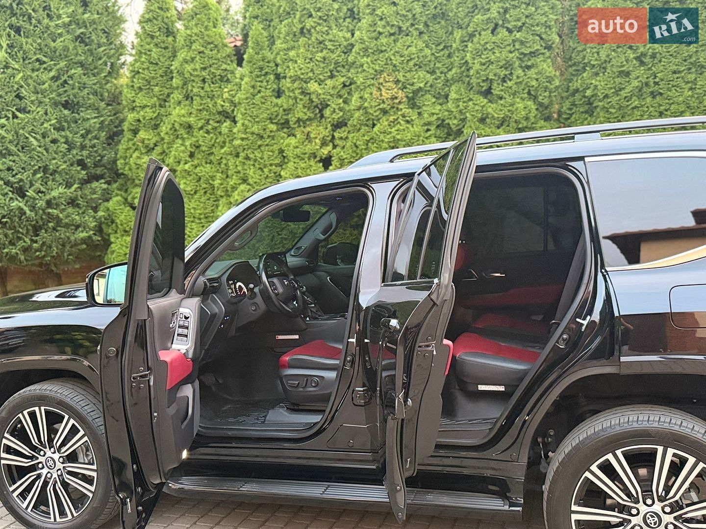 Toyota Land Cruiser 2023 VIN JTMAAABJ604042114 фото оголошення 17 з 23