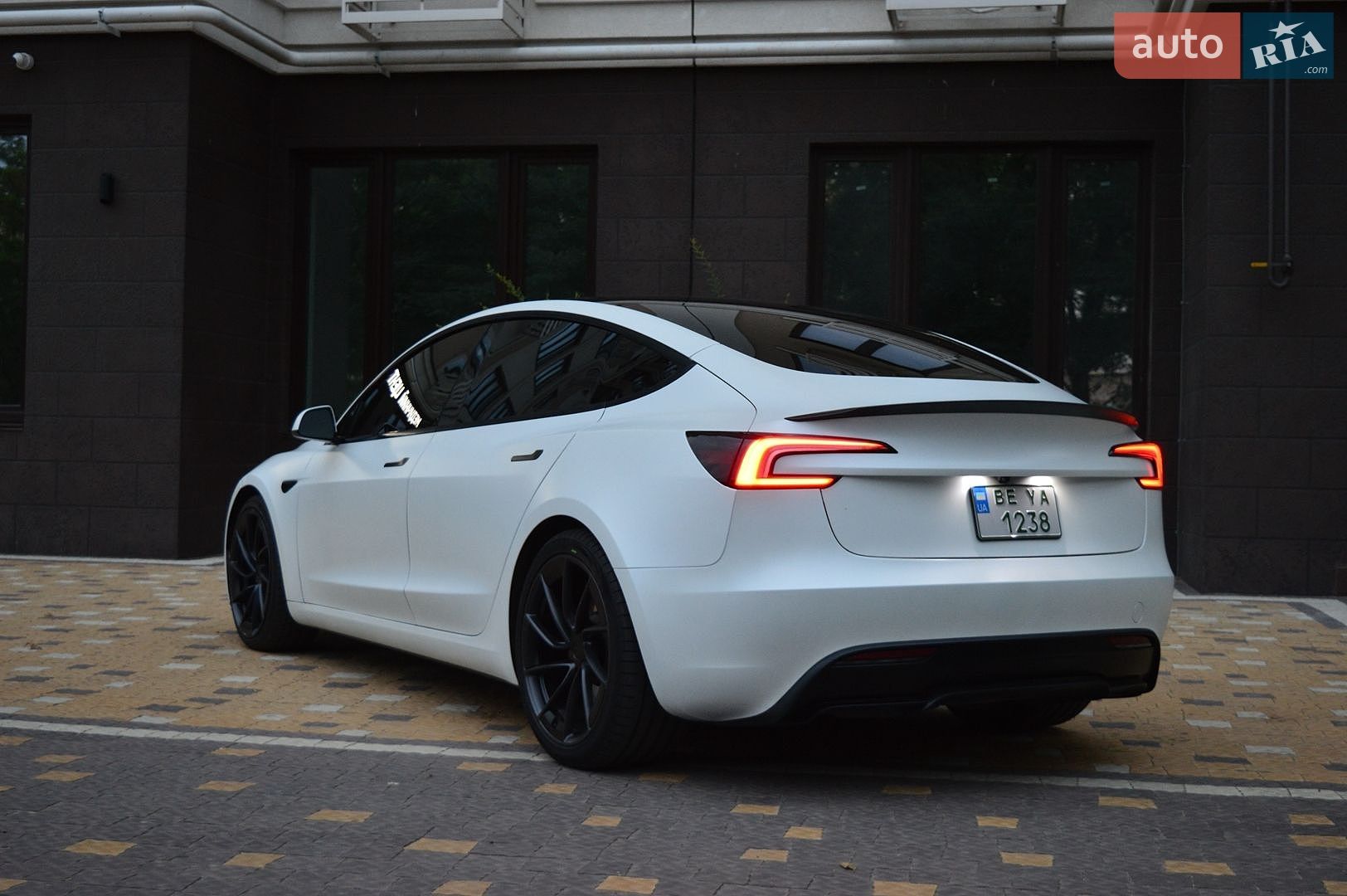 Tesla Model 3 2024 VIN 5YJ3E1ET6RF793245 фото оголошення 8 з 31