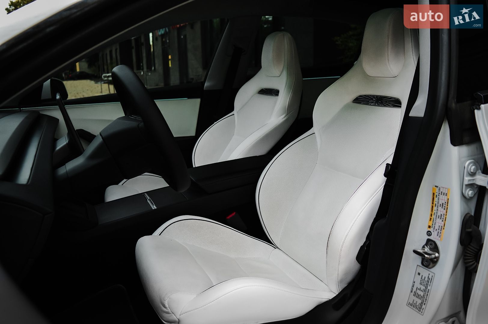 Tesla Model 3 2024 VIN 5YJ3E1ET6RF793245 фото оголошення 21 з 31