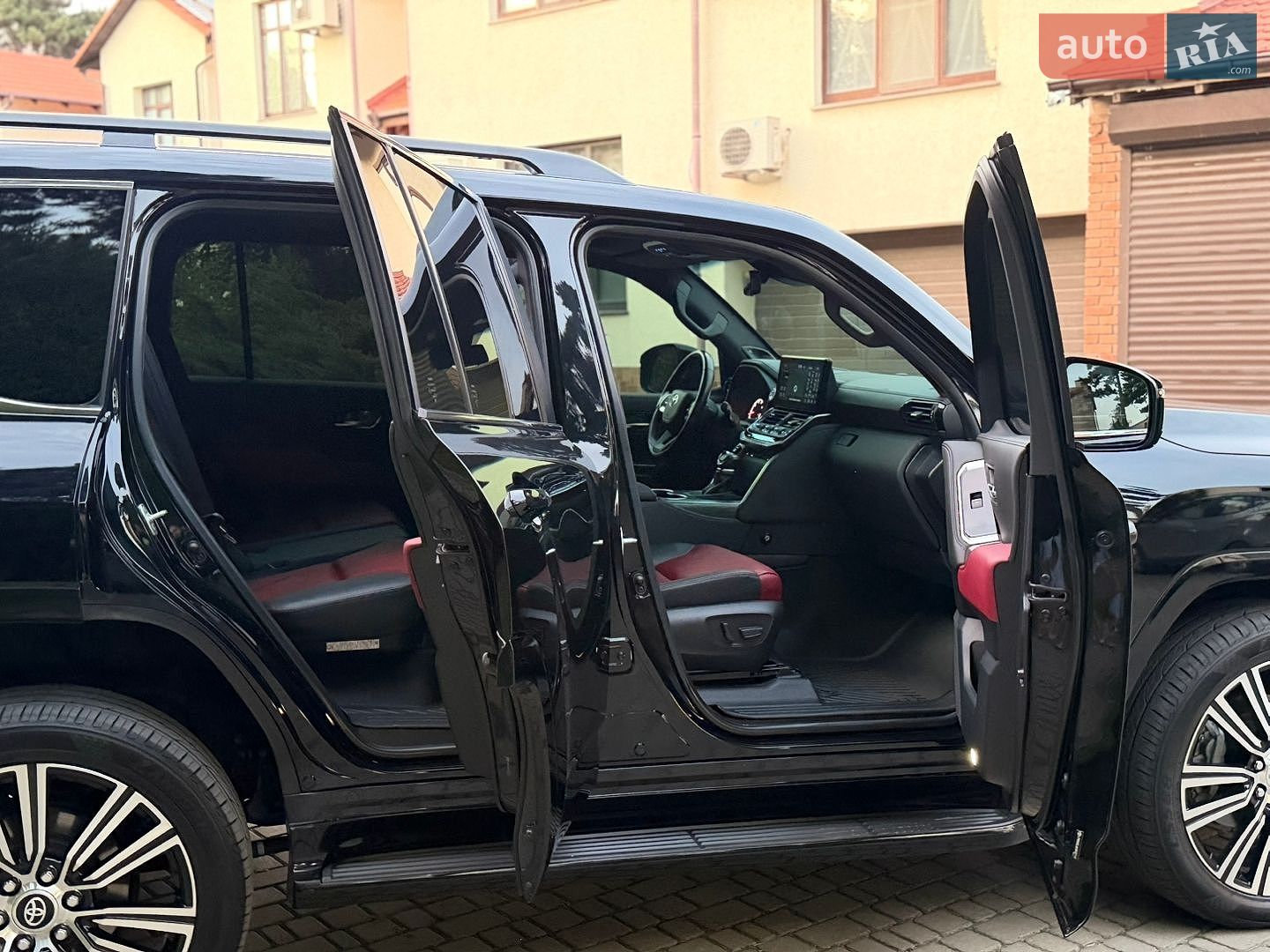 Toyota Land Cruiser 2023 VIN JTMAAABJ604042114 фото оголошення 18 з 23