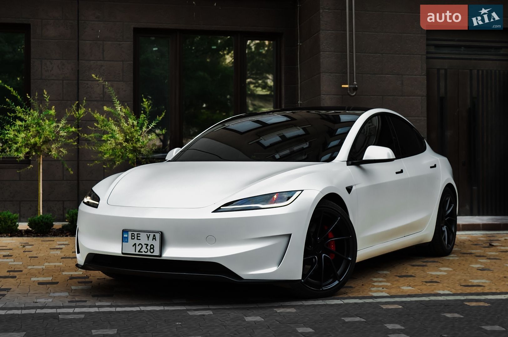 Tesla Model 3 2024 VIN 5YJ3E1ET6RF793245 фото оголошення 3 з 31