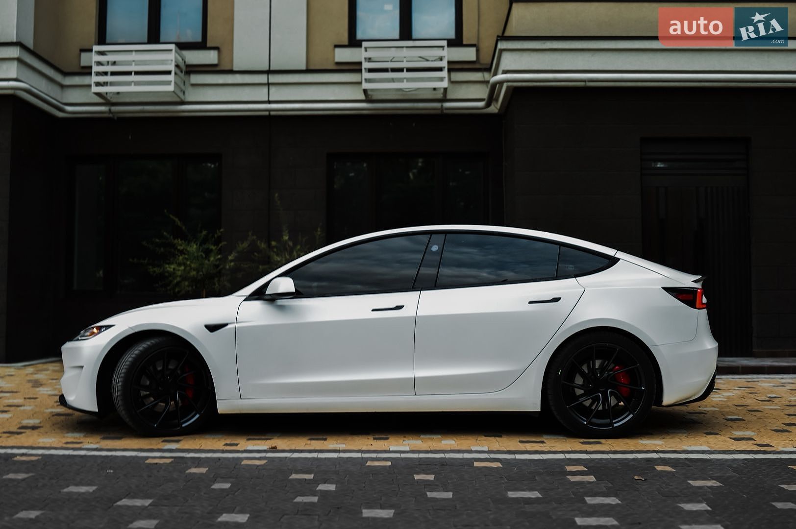 Tesla Model 3 2024 VIN 5YJ3E1ET6RF793245 фото оголошення 6 з 31