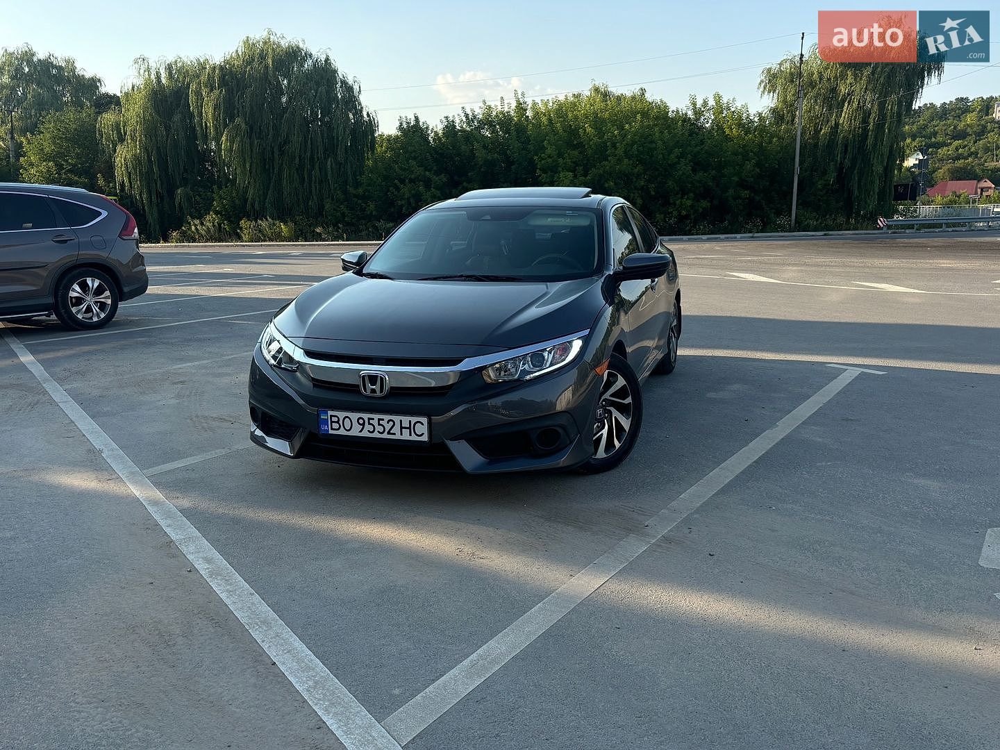 Honda Civic 2018 VIN 2HGFC2F8XJH596081 фото оголошення 2 з 21