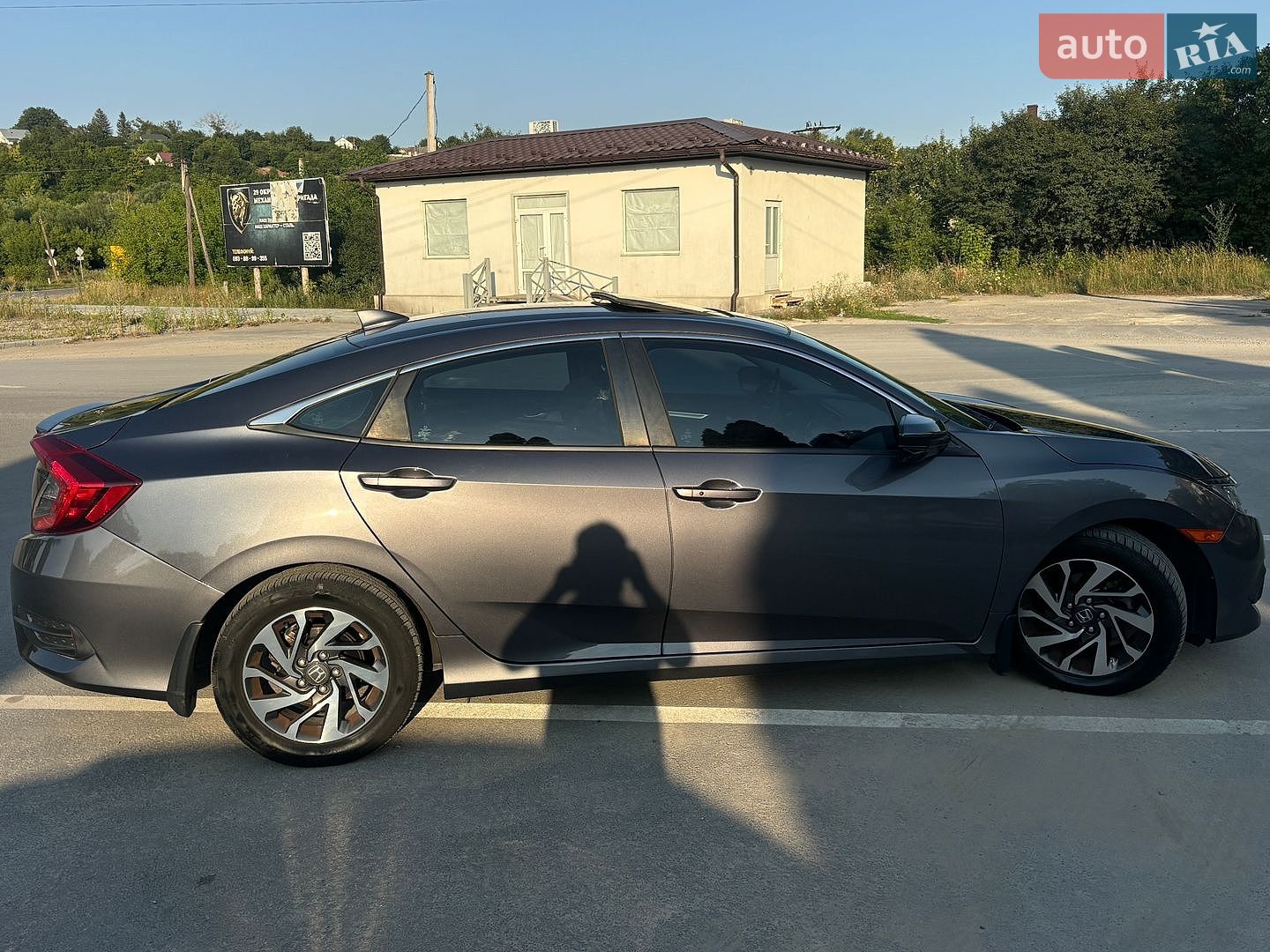 Honda Civic 2018 VIN 2HGFC2F8XJH596081 фото оголошення 8 з 21