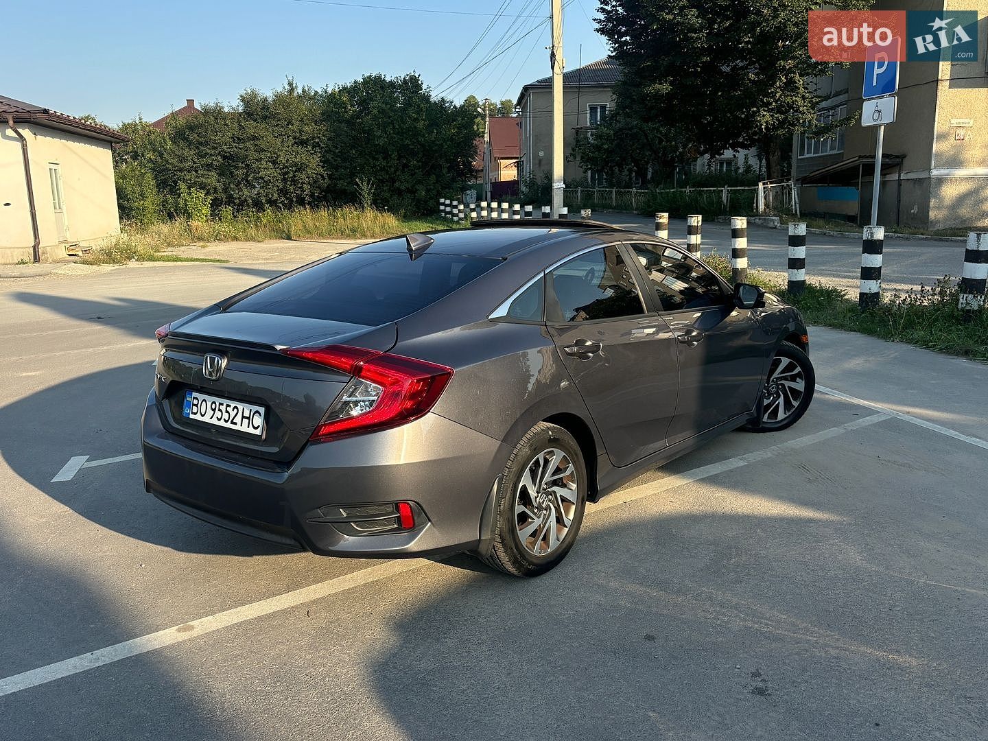 Honda Civic 2018 VIN 2HGFC2F8XJH596081 фото оголошення 7 з 21