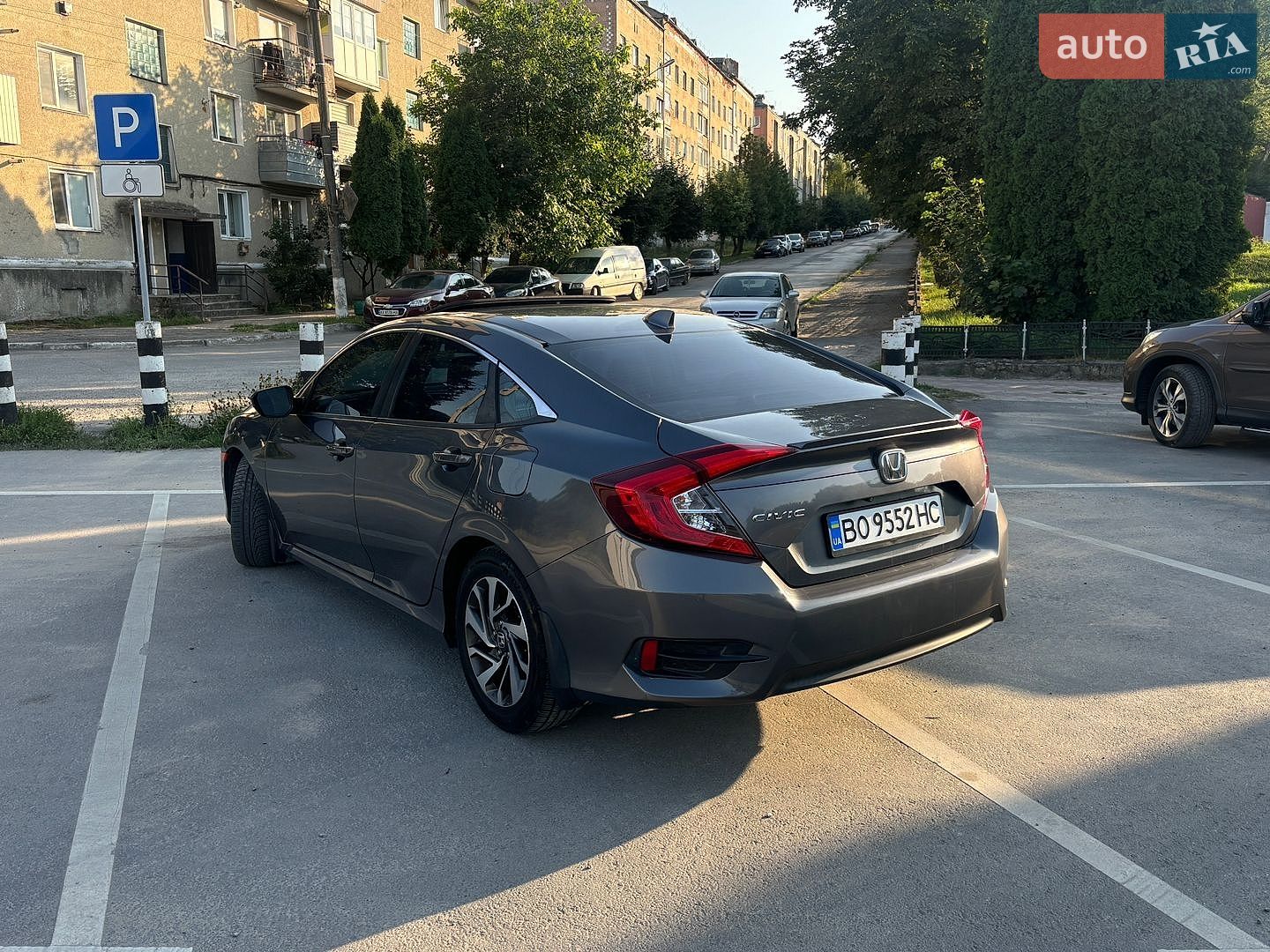 Honda Civic 2018 VIN 2HGFC2F8XJH596081 фото оголошення 5 з 21