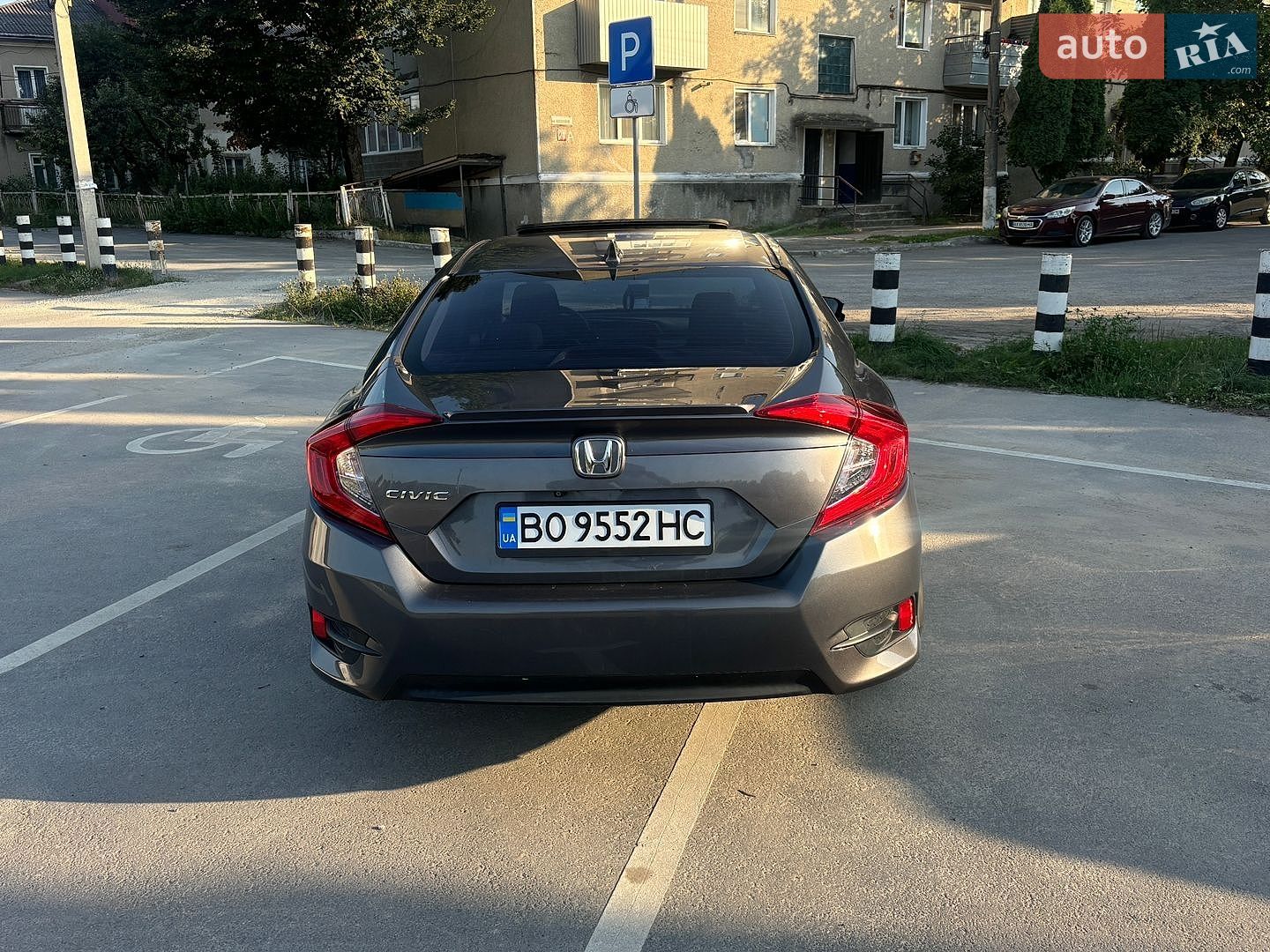 Honda Civic 2018 VIN 2HGFC2F8XJH596081 фото оголошення 6 з 21