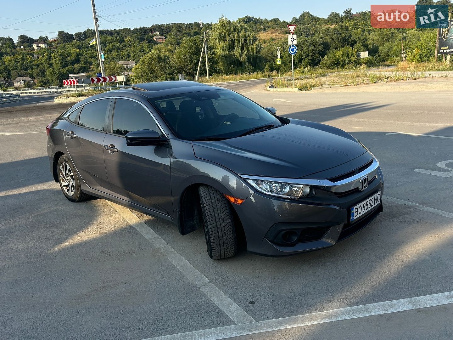Honda Civic 2018 VIN 2HGFC2F8XJH596081 фото оголошення 9 з 21