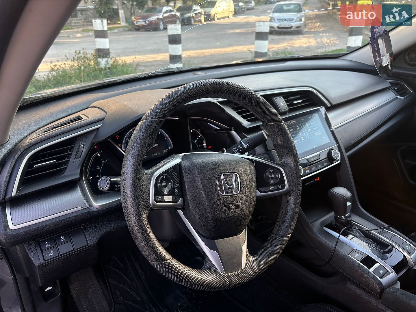 Honda Civic 2018 VIN 2HGFC2F8XJH596081 фото оголошення 16 з 21