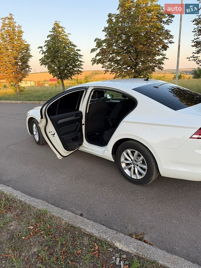 Volkswagen Passat 2017 VIN WVWZZZ3CZHE031744 фото оголошення 4 з 29