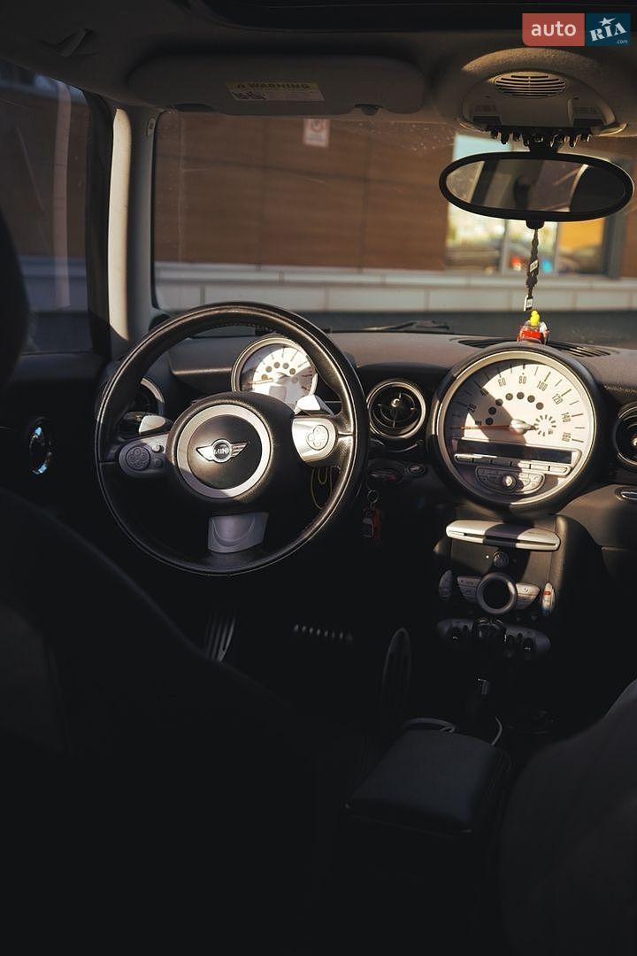 MINI Clubman 2009 VIN WMWMM3C59ATP94119 фото оголошення 7 з 12