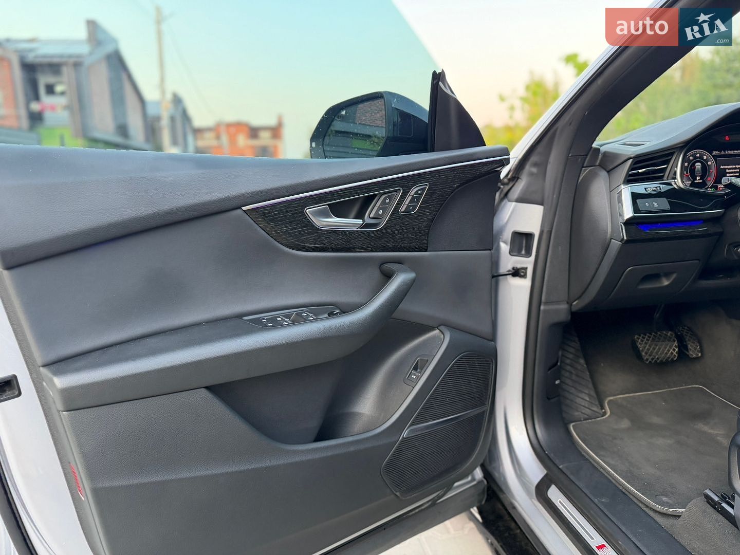 Audi Q8 2019 VIN WA1EVAF15KD036205 фото оголошення 32 з 55