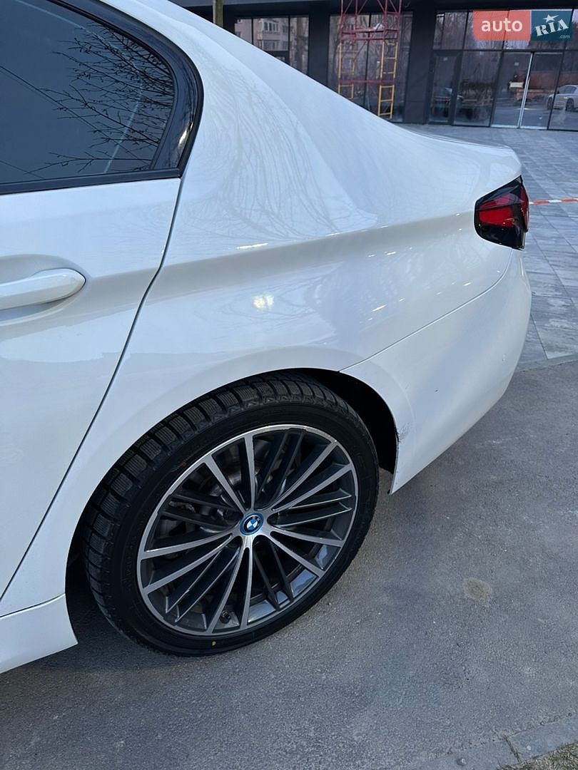 BMW 5 Series 2023 VIN WBA13AG07PCN57629 фото оголошення 19 з 30