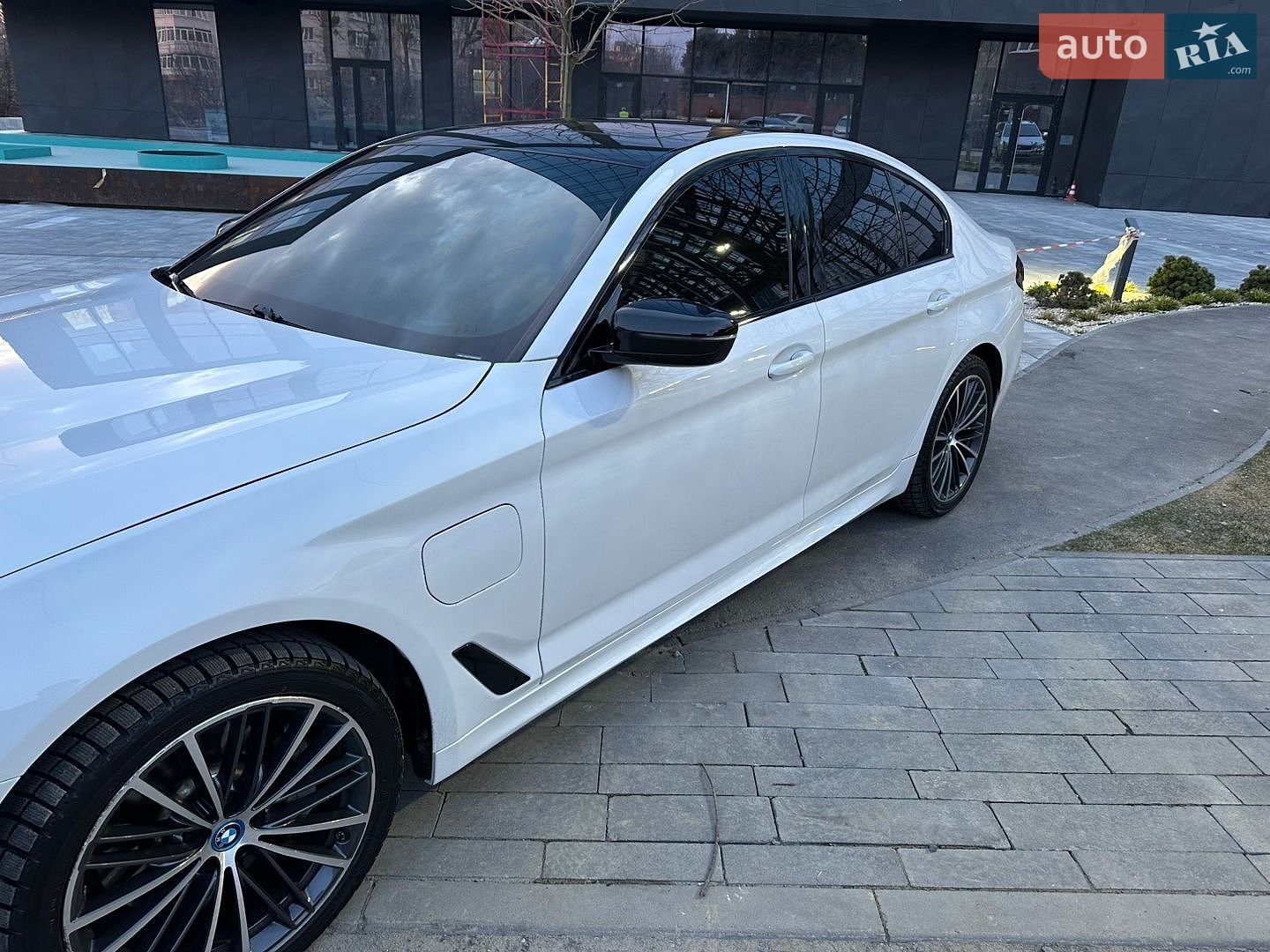 BMW 5 Series 2023 VIN WBA13AG07PCN57629 фото оголошення 3 з 30