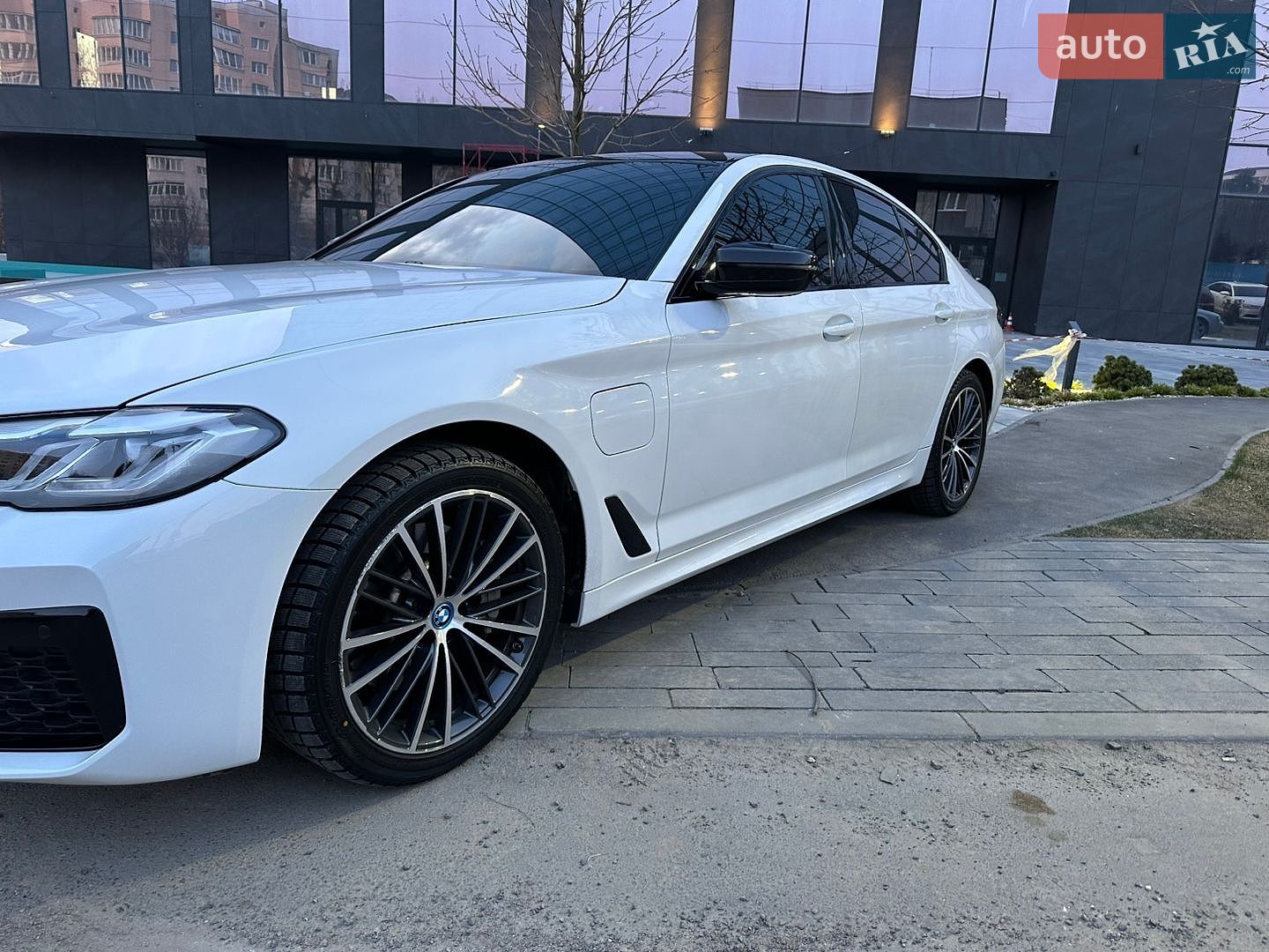 BMW 5 Series 2023 VIN WBA13AG07PCN57629 фото оголошення 6 з 30