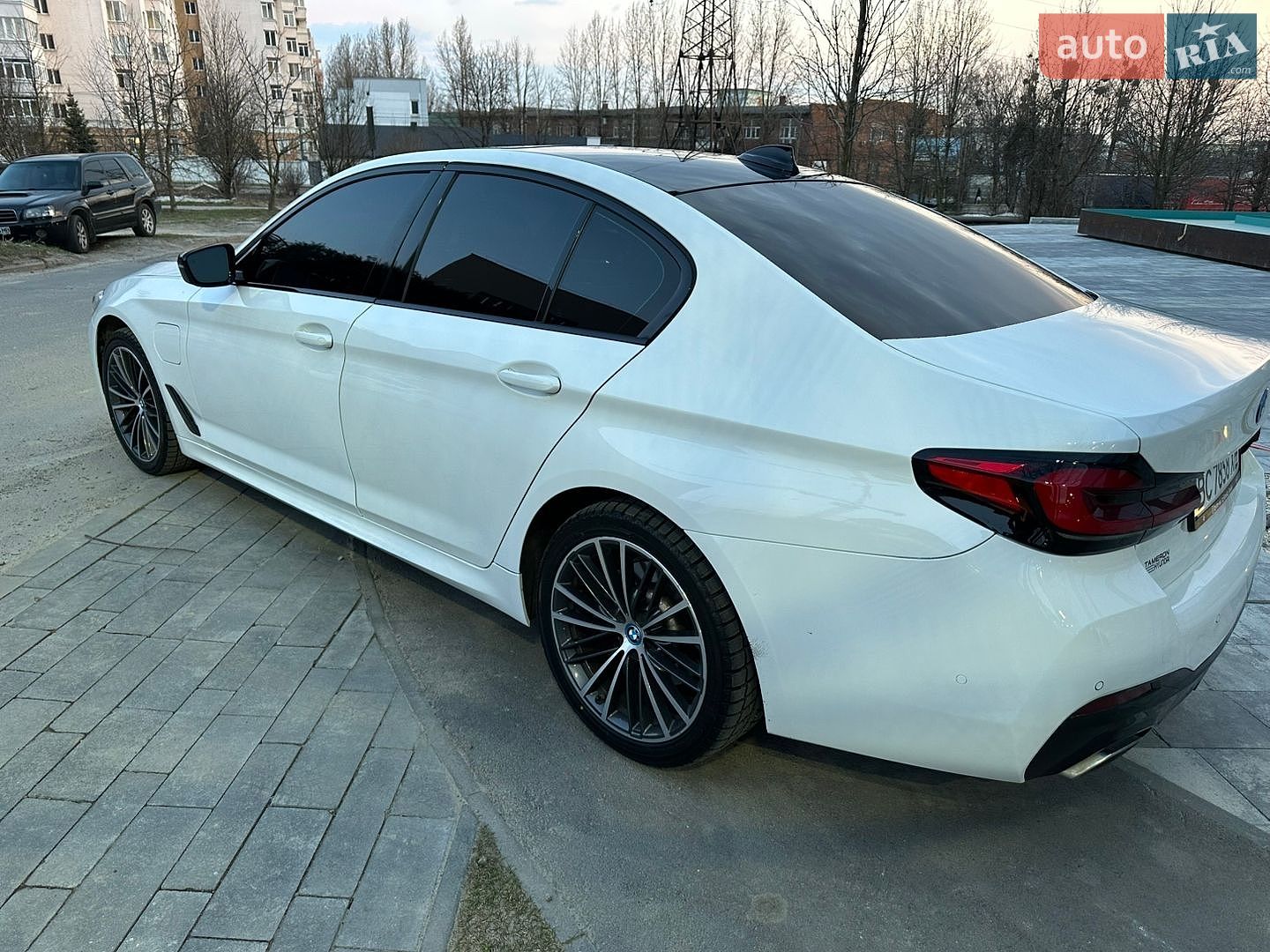 BMW 5 Series 2023 VIN WBA13AG07PCN57629 фото оголошення 4 з 30