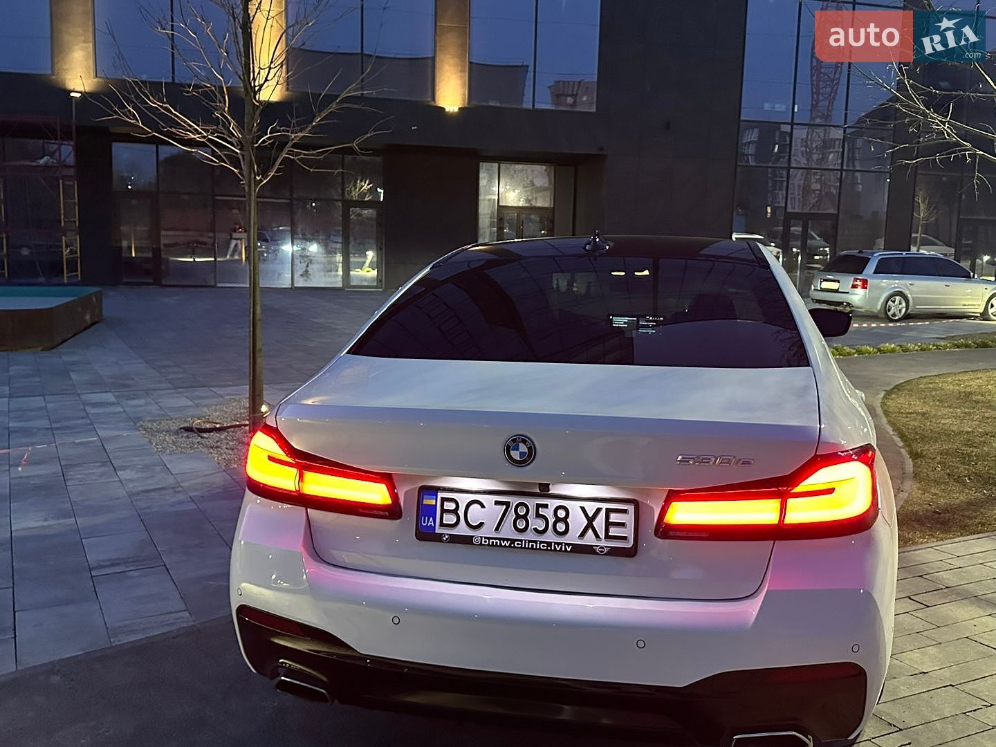 BMW 5 Series 2023 VIN WBA13AG07PCN57629 фото оголошення 10 з 30