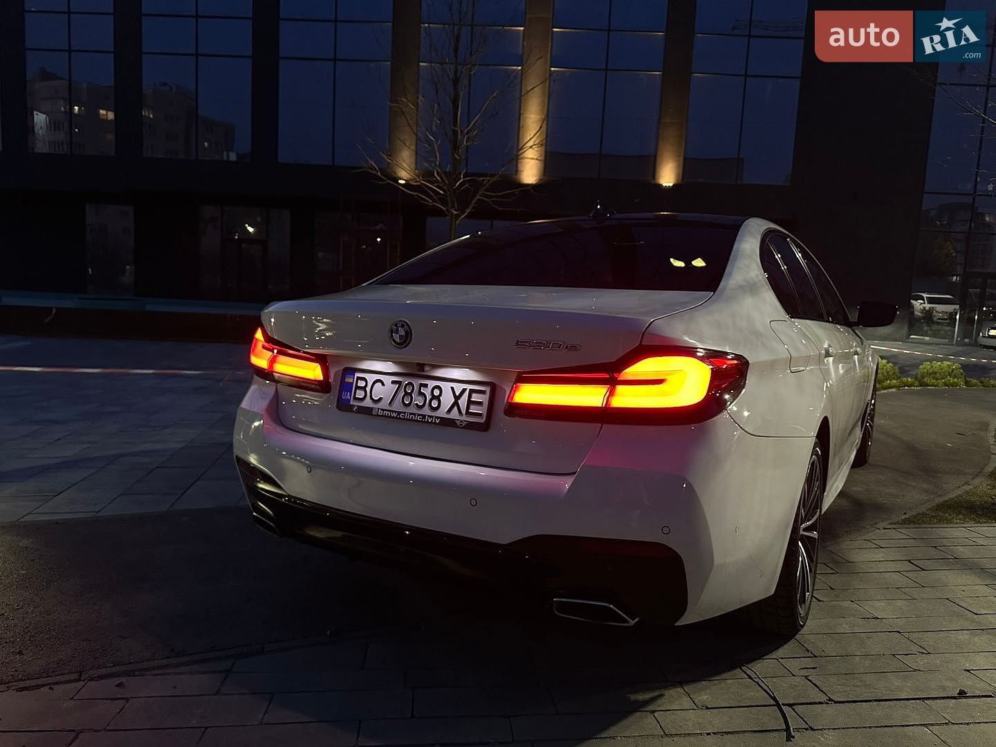 BMW 5 Series 2023 VIN WBA13AG07PCN57629 фото оголошення 9 з 30