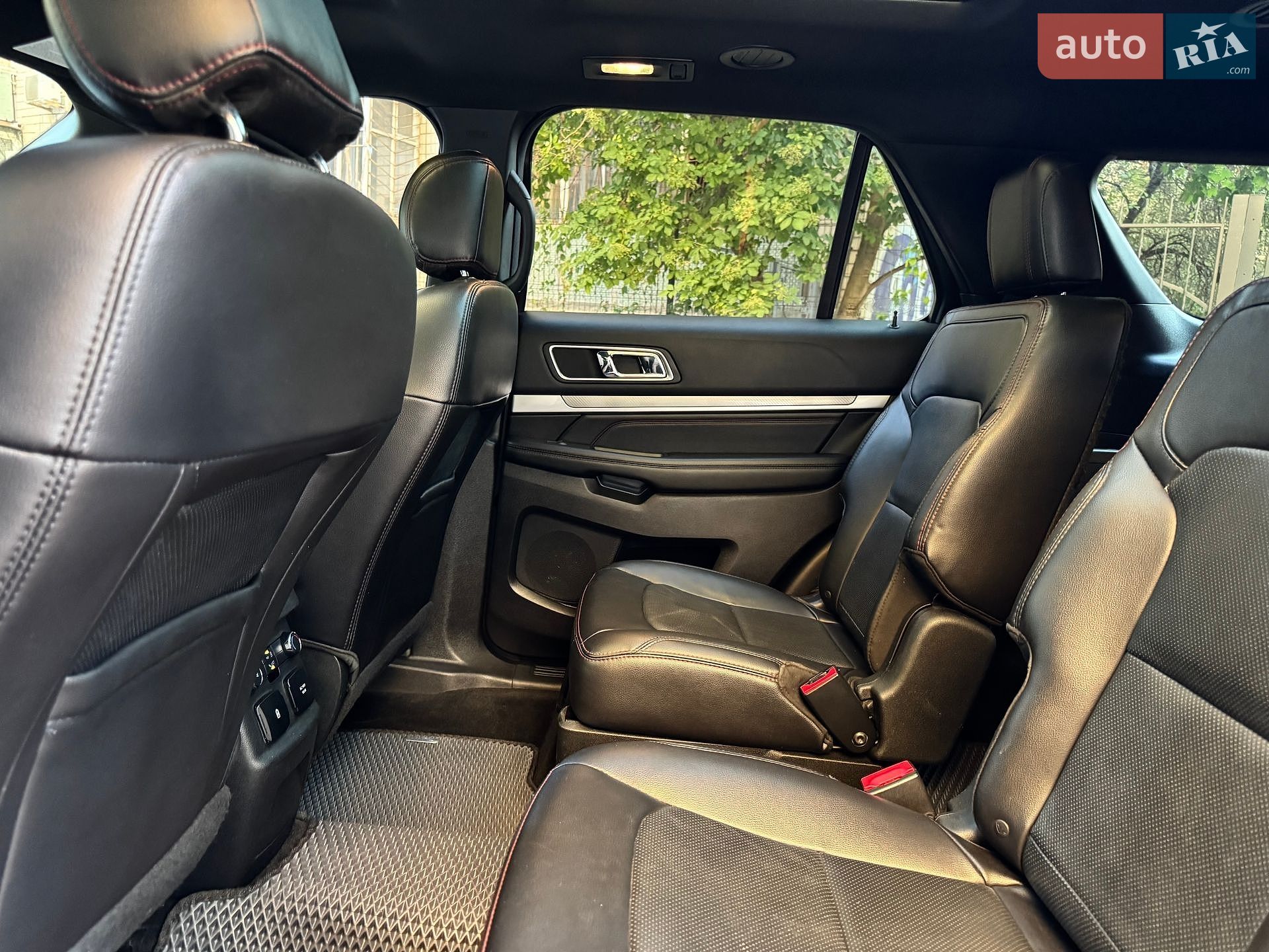 Ford Explorer 2017 VIN 1FM5K8GT1HGC19532 фото оголошення 15 з 28