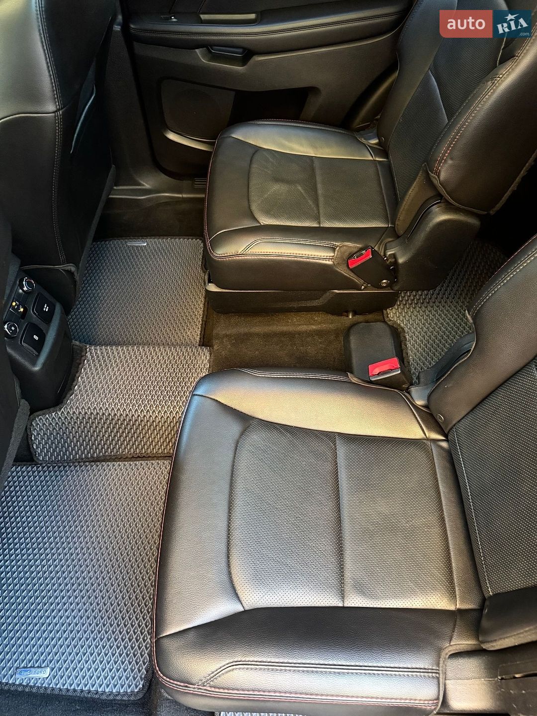 Ford Explorer 2017 VIN 1FM5K8GT1HGC19532 фото оголошення 16 з 28