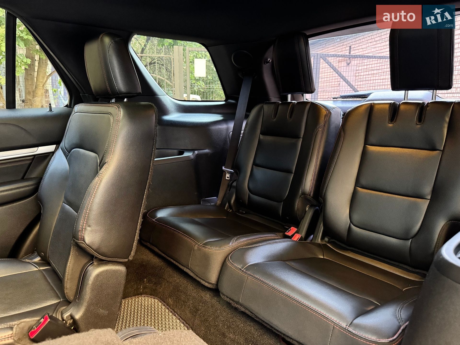 Ford Explorer 2017 VIN 1FM5K8GT1HGC19532 фото оголошення 17 з 28